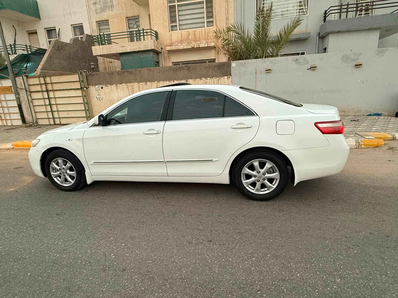 السلام عليكم 
للبيع فقط 
كامري 2008 
رقم بغداد تحويل 
كفالة من الضربه والصبغ والتبديل والفتح والبارد 
محرك كير كفاله 
السياره فول مواصفات
فتحه 
وكشن كهرباء 
وبردة خلفيه 
حدادية وتخم تاير جدد 
مابيها كل نقص جاهزة من كل النواحي 
المكان الناصريه 
للأستفسار 
هـ ***********
