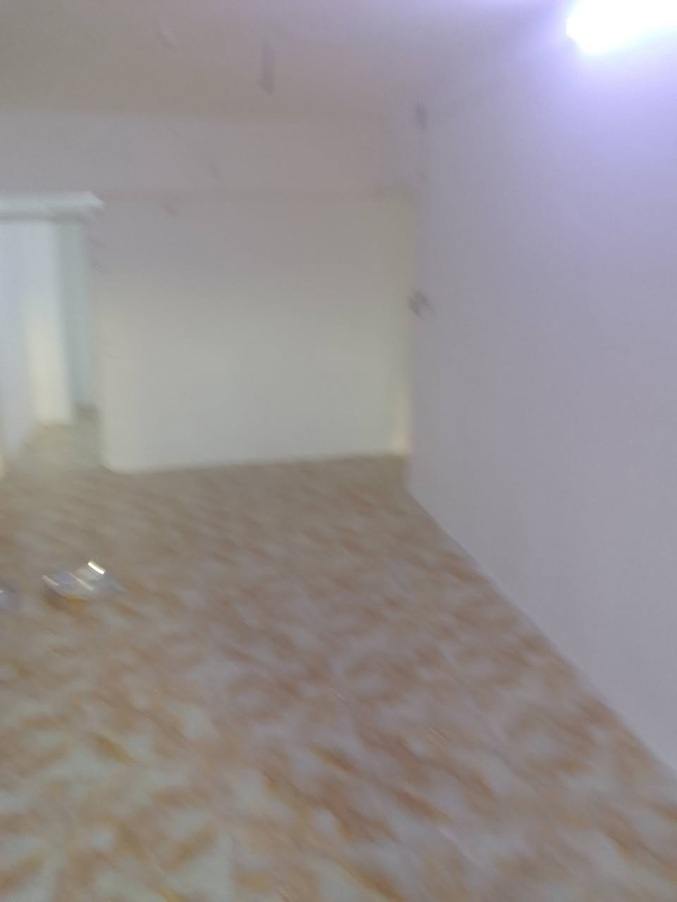 شقه ارضيه للاجار طابق ارضي عمارات التحرير الجدد مقابيل ابوادريس غرفه كبيره غرفه صغيره مطبخ استقبال صحياه الاجار الشهري ٢٠٠الف موبايل ***********
