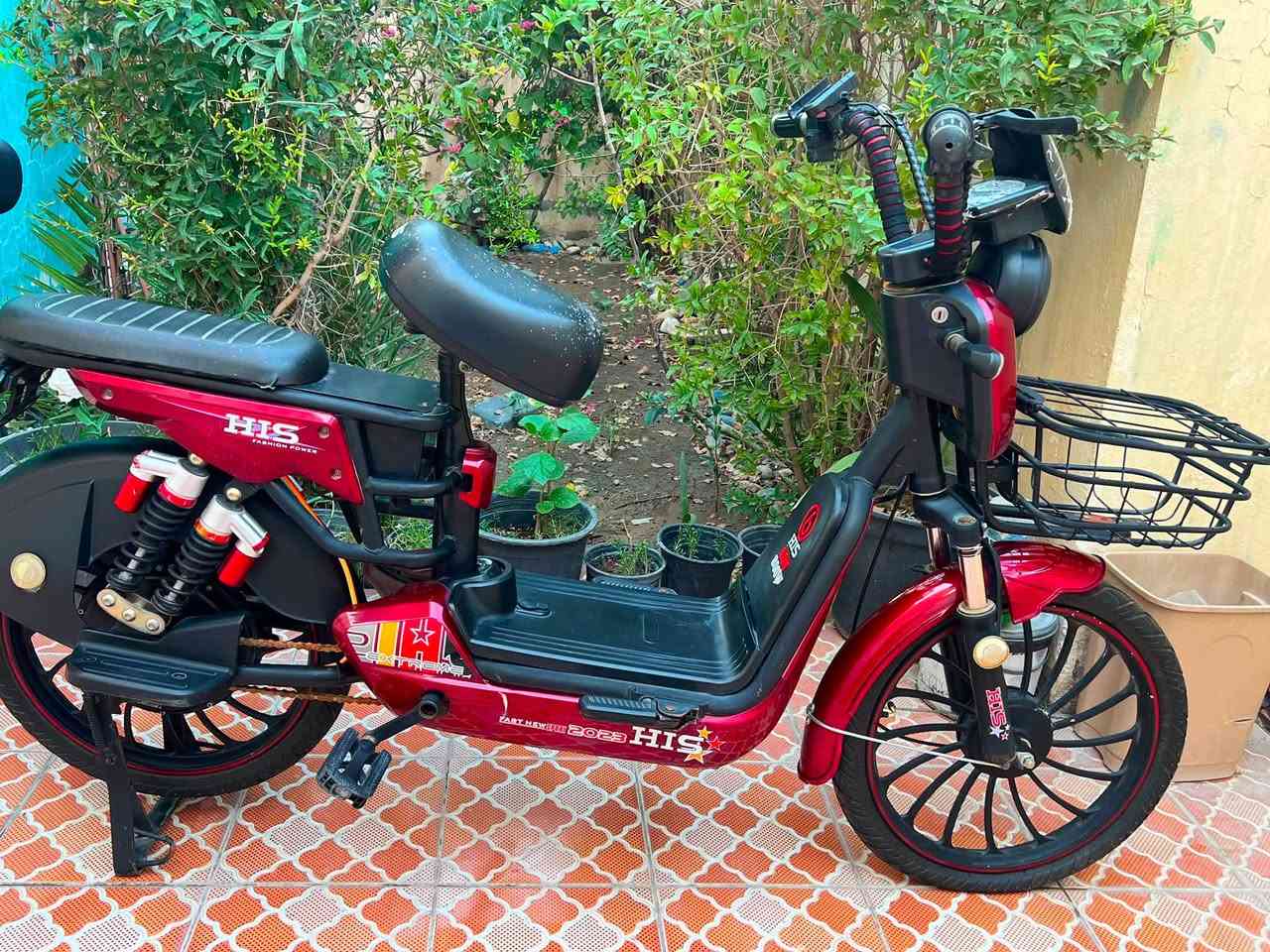 🛵 دراجة شحن للبيع 🛵
دراجة HIS بحالة جداً نظيفة، استعمال قليل وما مشت هواي.
✨ نظيفة ومحافظة عليها
✨ غير مستعملة بشكل كبير
✨ جاهزة للاستخدام
✨ بيها سلة شحن أمامية

💰 السعر: 400 ألف دينار وقابل للتفاوض (بيها مجال) للجادين فقط.

📍 العنوان: الناصرية – مركز
📞 للتواصل: ***********

الجاد يراسل ع الواتس آب 🌹
