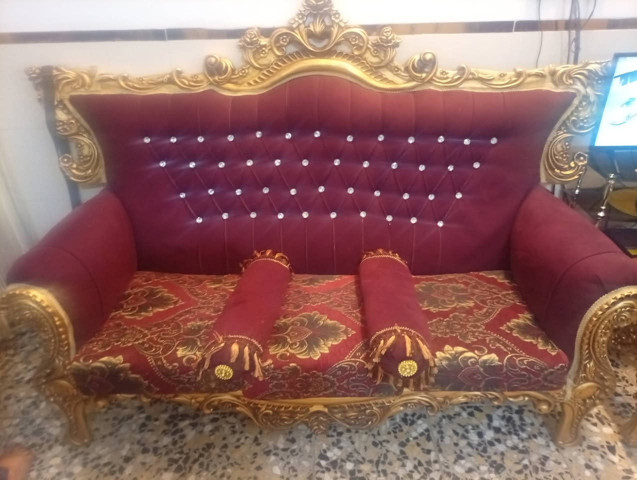 السلام عليكم عندي تخم للبيع صارله ٥ شهر من جبنا جبنا من اسليمانيه تخم ثقيل والخشب ما
لته قوي السعر الخاصه مليون ٣٠٠ الرقم الهاتف ***********
