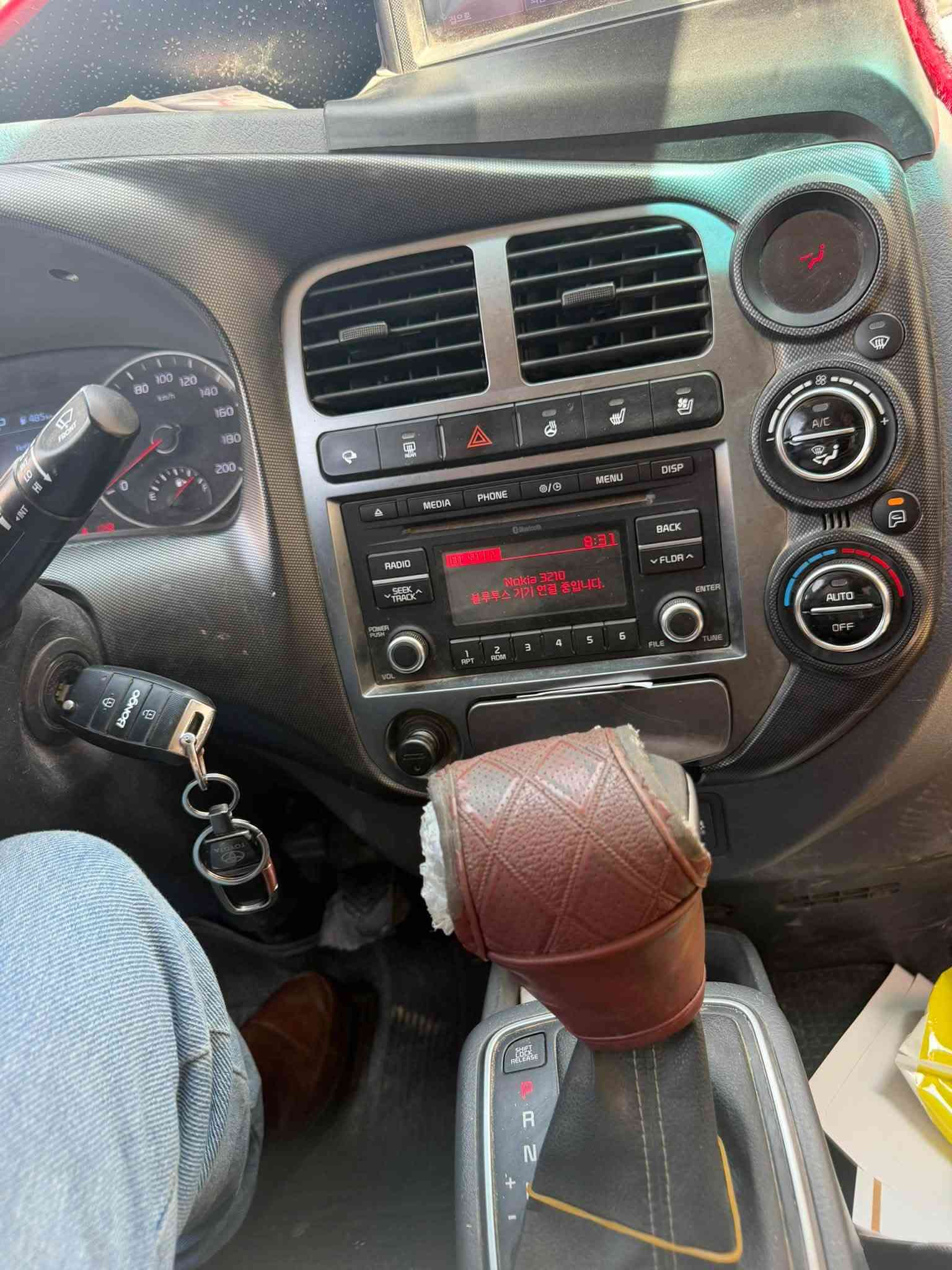 كيا مسكر موديل 2023
مواصفات فول و ربع كير اوتماتيك 
رادار تحديد مسار ست دكم 
كامرة شاشة كبيرة مانع انزلاق فول الفول 
مكفولة كفالة عامة رقم قادسية تحويل ثاني يوم 
ماشية 55 الف السعر 200 و بيها مجال للشراي 
عنواني ديوانية *********** المحجر هدية مع السيارة
