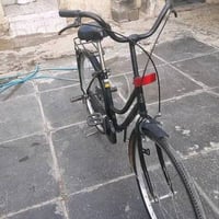بايسكل للبيع سعره 100 أو بيه مجال قليل