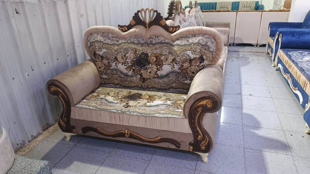 عملنا لا يقارن بعمل غيرنا 
لأننا نعمل فقط بالدرجة الأولى 
جميع انواع التخم والديوان درجة أولى فقط 
الخشب صاج وزان 
القماش تركي قديفة وتربروف كتان خاولي 
البلايود ابو ١٨ 
الاسفنج مميز أول وإكسترا 
نعمل حسب طلب الزبون ورغباته 
نعمل كافة الموديلات الجديدة 
هـ ***********
