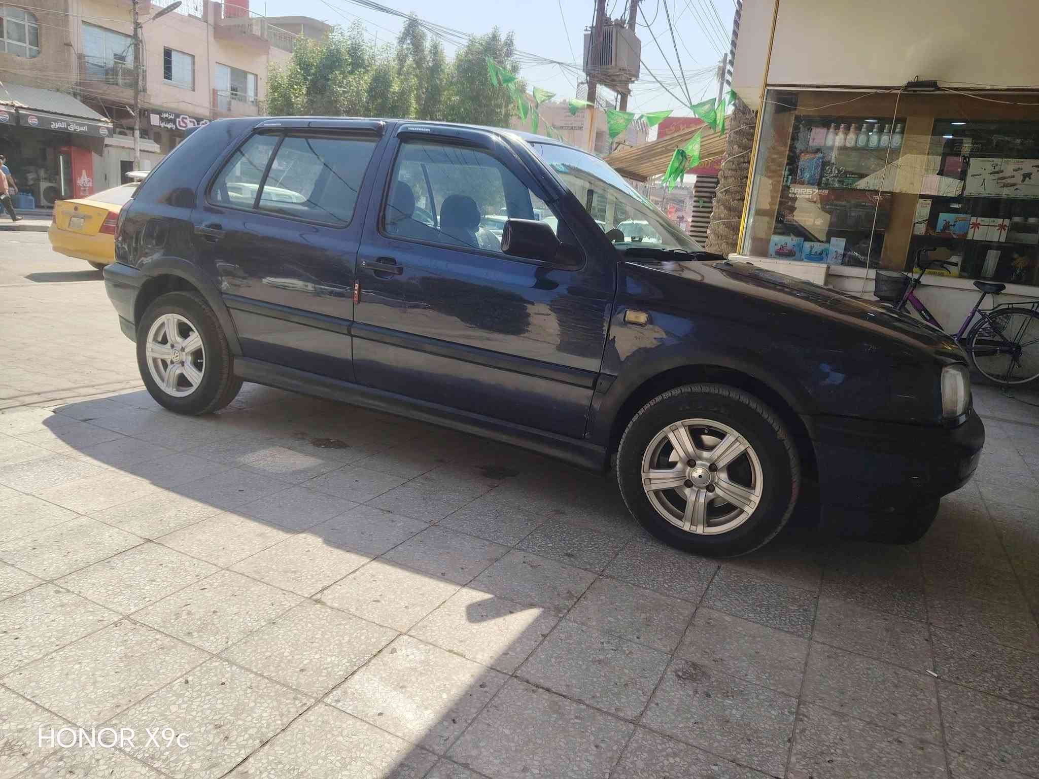 للبيع كولف مديل 1992  بغداد رقم دولي تحويل مباشر 
مصبوغه عام بدون ضربه 
مكينه 2000 كير اتو
مكينه كير خير من الله وعلى الفحص 
صدر خير من الله                                      السعر 39 وبيها مجال بسيط 
كهربائيات كلها شغاله                               مكانها الدوره جمعية خير الله 
تبريد ثلج❄يعني ثلج                                          ***********
داخل اخو الجديد
عليها كتات ودوس  تخم كامل 
سقف روز 
شادلها منظومة زنون  شرط الليل نهار 
بالعافيه على الي ياخذها

نص مكتوب في الصور:
- HONOR X9c
