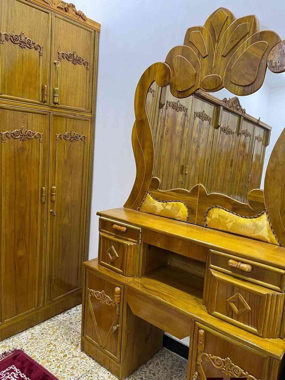 السلام عليكم موجود غرفه نوم  عراقي معروضه للبيع للاتصال بالرقم واتساب *********** بسعر مناسب مكان ديوانيه
