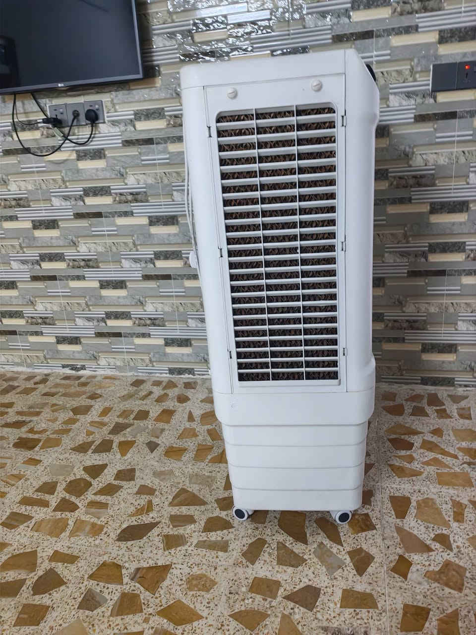 كون فيره لبيع نضافه 100٪بعده جديده صارله شهر نضافه فول كل عيب ما بيه 3سرعات السعر 175بيه مجال بسيط الشراي يتصل على هذا الرقم ***********
