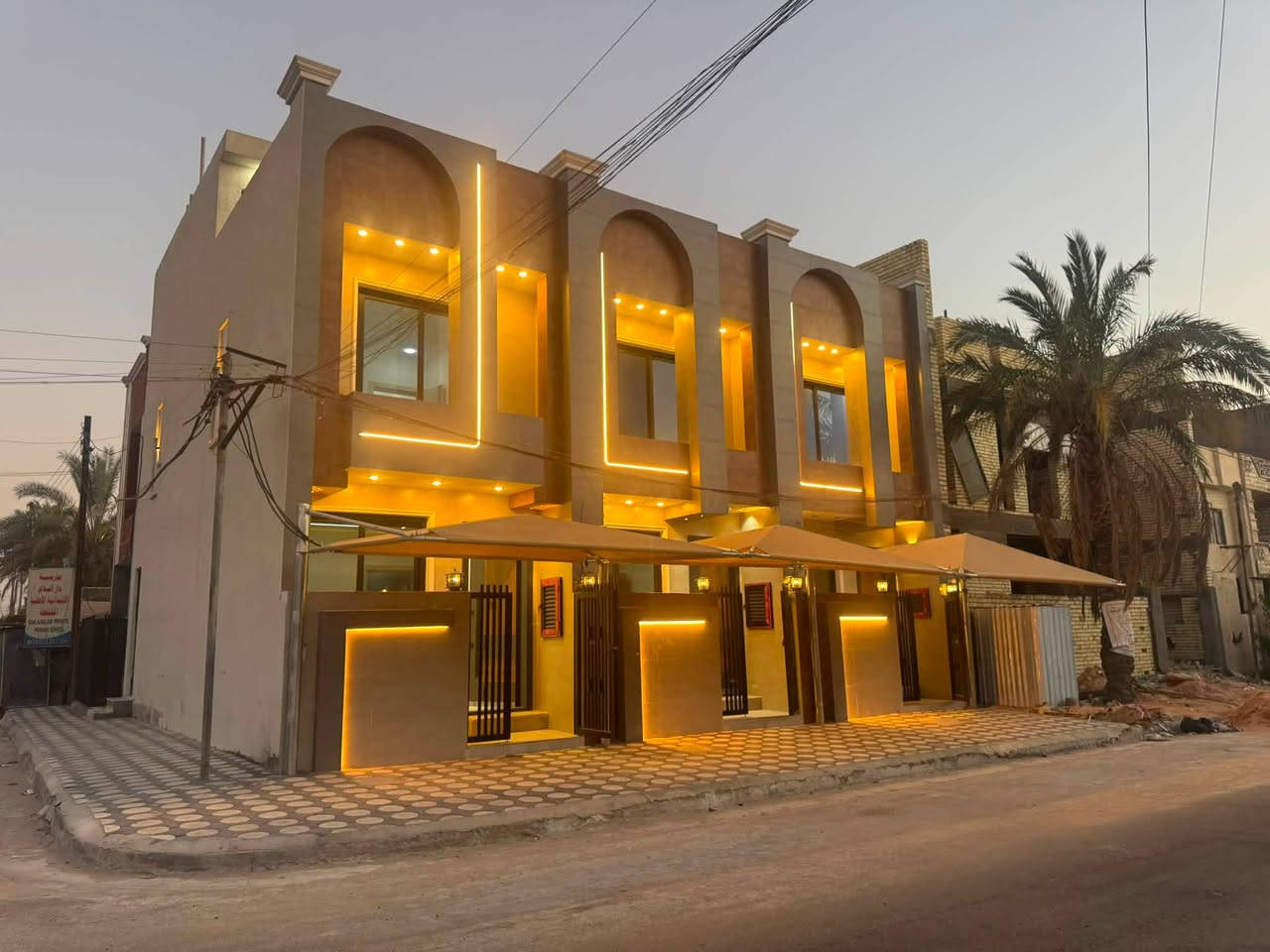 للبيع 👌👌👌👌
خمسينات عدد 4 🏫🏫🏫🏫🏫
المحتويات 3 نوم صحيات عدد 2
صاله ومطبخ كبير 💁💁💁💁💁
البناء فووول والموقع مميز جدا شارع عريض🔥🔥🔥
حي الجهاد الرفاق خلف مدينه الالعاب 
للاستفسار 👇🏼👇🏼👇🏼👇🏼
***********/***********

