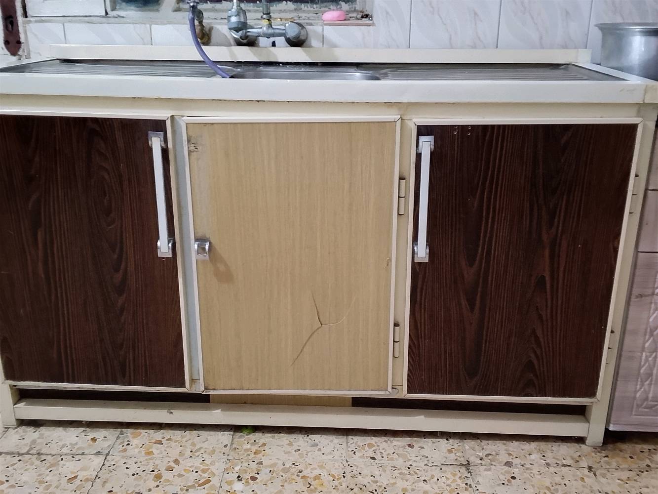 اغراض للبيع وكو ش
جراب امهات النفر وعدد ثلاثه ودواشك هم للبيع