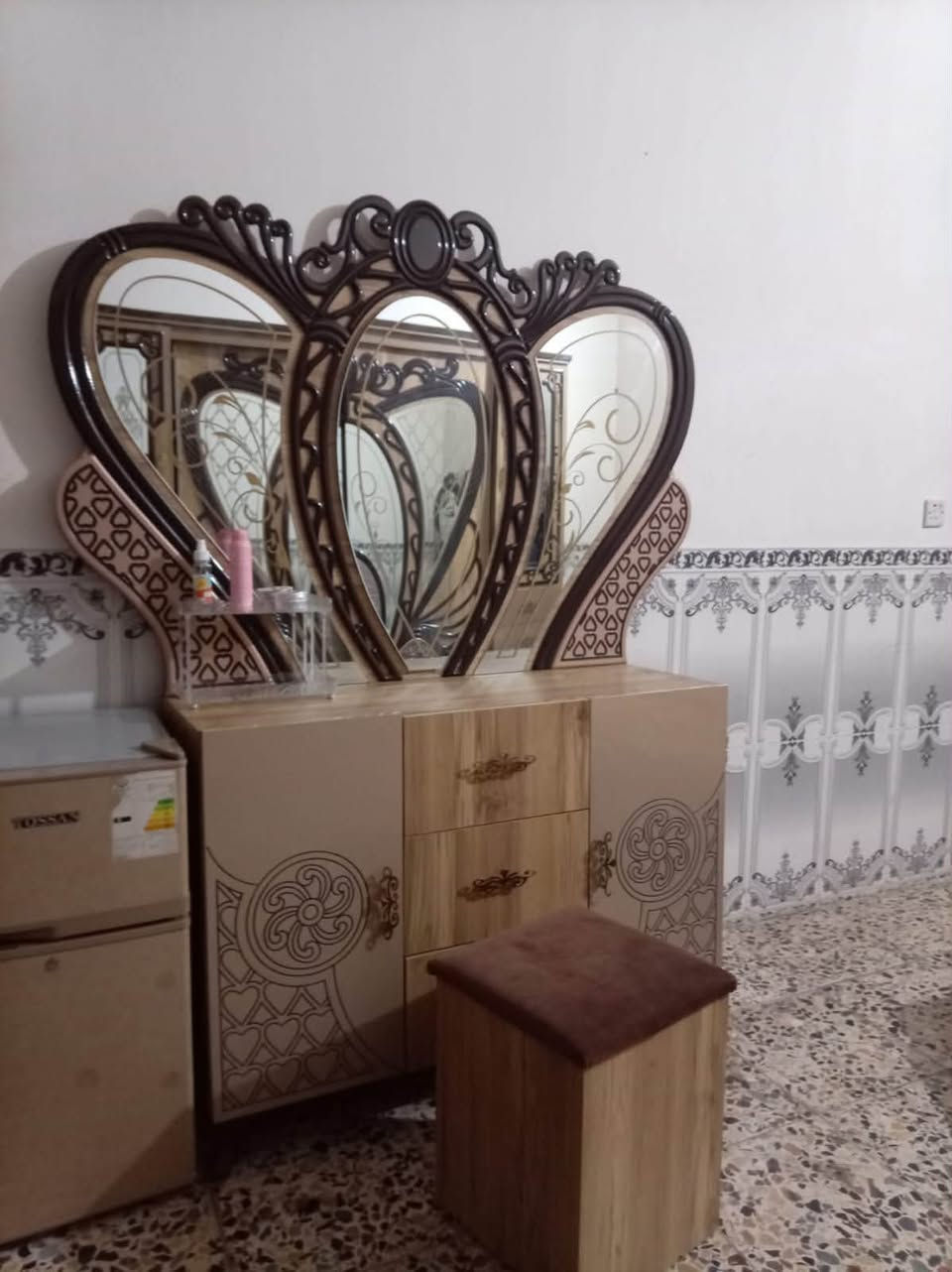غرفة للبيع 600
شارع اربعين
للاستفسار ***********
