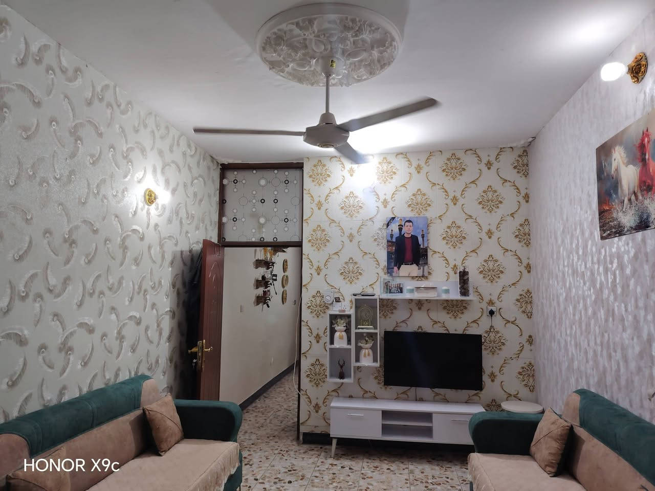 السلام عليكم دار للبيع الزعفرانية بستان علاي نهاية شارع المعهد ١٠٠ متر بناء جديد أستقبال وصاله مطبخ حار وبارد  وغرفة نوم ٥_٥ صحيات داخليه وخارجيه شارع تبليط حديث ماء كهرباء للأستفسار صاحب الدار ابوكرار
***********
