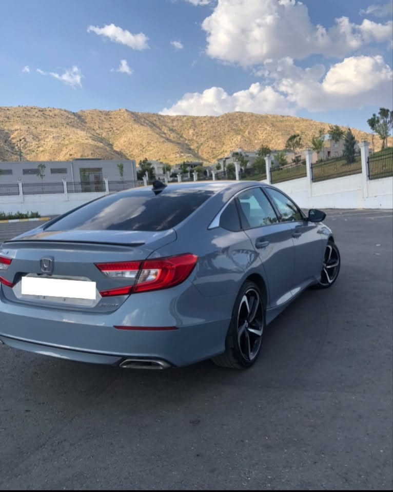 Accord 2022 Sport
1.5 Tubro 
بنزین 
قطعة ونصف صبغ.
الإيرباك فقط دکمە افتح
ماشية 65 ألف ميل.
تحويل ووكالة بشرط.
الرقم دهوك.
اللون سمنتي.

سعر 162 و مجال بسیط 
فايبر ( *********** )
