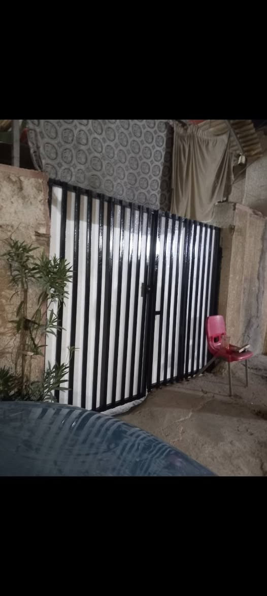 السلام عليكم  صبغ وحداده وديكور وتغليف المحلات والبيوت وعمل ماستك الاسطح
عمل عوازل الأسطح بأحترافية بطبقة أساس اكرلك وطبقة عاكسة للحرارة  والرطوبة بوليثان الياف
واتساب موجود وشغل يبيض الوجه ***********
