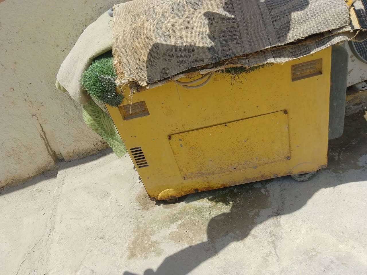 للبيع مولده كاتم كاز السعر 250 عوزه فقط باتري الستفسار ***********
