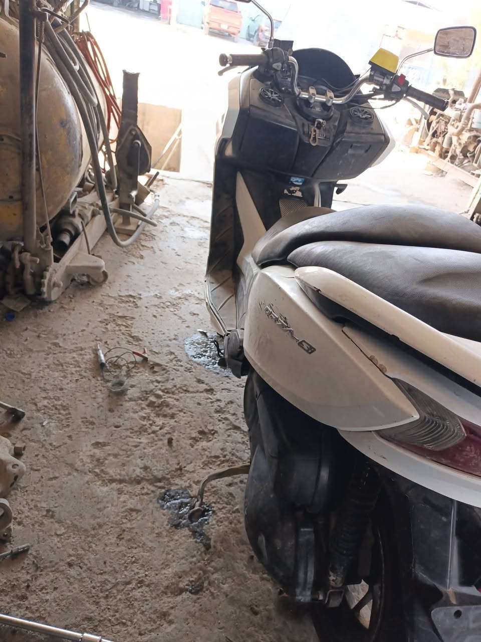 للبيع فورزه صفر ٨ مديل ١٢  دراجه نضيفه عوزه بس باتري سعر ٦٠٠ وبيه مجال مكينه نضيفه ***********
