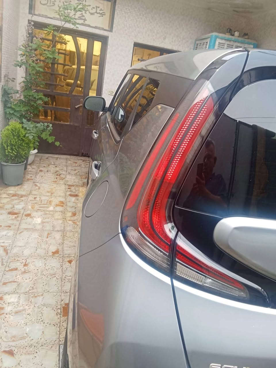 كيا صول
الموديل 24 
السياره كلين تايتل كفاله من الغرق 
ماشيه حاليا 14 الف مرقمه بغداد بسمي 
السياره بيهه فقط هذا اللي بالصندوق وتصلح PDR درجه اولى 
مكان السياره بغداد الجديده 
السعر 155 مجالهه جدا بسيط 
*********** 
متوفر واتساب فقط

نص مكتوب في الصور:
- 96729055X
