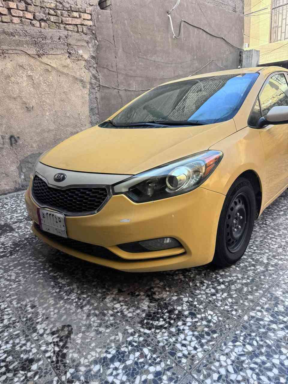 السلام عليكم
 للبيع كيا فورتي موديل 2015 
وارد امريكي حادثها خلفي 
بدون تبديل بدون ايرباك بدون دواخل 
والسونار موجود بل منشور 
السيآرة جديدة مال جناي
 كير مكينة ما مفتوحات
 مكينة  دوش 2000 
تبريد جديد صدر تراي خير من يم اللة 
العنوان بغداد شارع الاورفلي 
السعر 90 
***********

نص مكتوب في الصور:
- دكتور سونار لفحص السيارات | دكتور سونار للسيارات | بغداد-معارض الحبيبية-مقابل ملعب المدينة | *********** | *********** | *********** | صبغ | معجون | تبديل | بارد | صبعات وخدوش | المصد الامامي | لايوجد ضرر | الجانب الايمن | معجون في المكان المحدد | المصد الخلفي | معجون في المكان المحدد-فتح الجنطة-داخل الجنطة-داخل الجنطة ايسر تعديل وصبغ | الجانب الايسر | معجون في المكان المحدد-داخل باب الخلفي تعديل وصبغ وفتح-تعديل داخل الجاملغ الخلفي | الاسم :بلا | رقم العجلة :H33345 | تاريخ الفحص :2026-09-28 | رقم الفحص :3463 | نوع العجلة :فورتي | اسم الفاحص :حيدر | سعر الفحص :50.000 | ملاحظة : عواج شاصي خلفي ايسر-تعديل الحوض والبدنة | الجزء العلوي | لايوجد ضرر | DOCTOR SONAR CAR CHECKUP | EST.2020