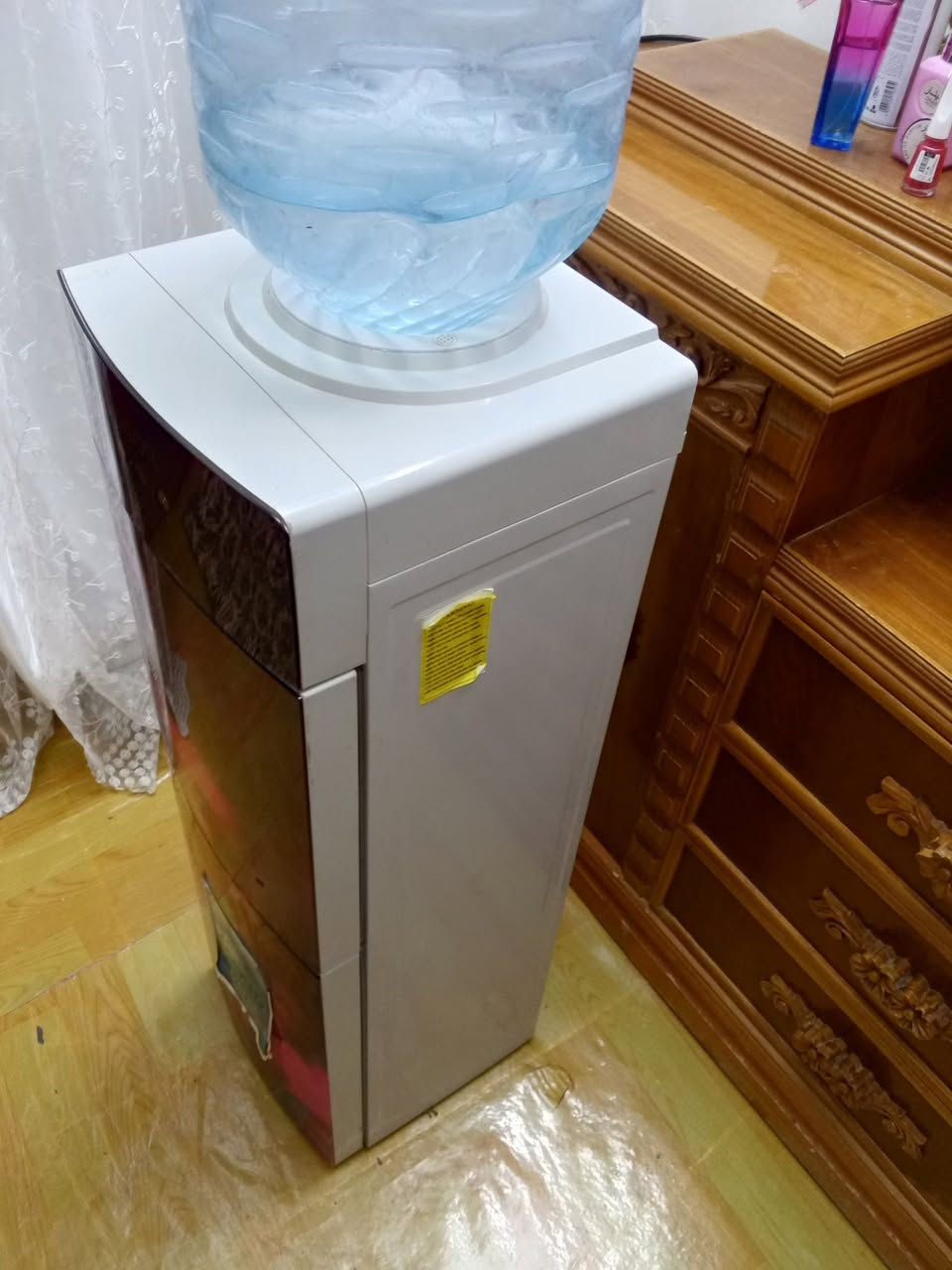 السلام عليكم براد ماء مستخدم شي قليل شغال كله شرط الشغل اخو الجديد السعر     75
توصيل داخل سامراء مجانا ***********
