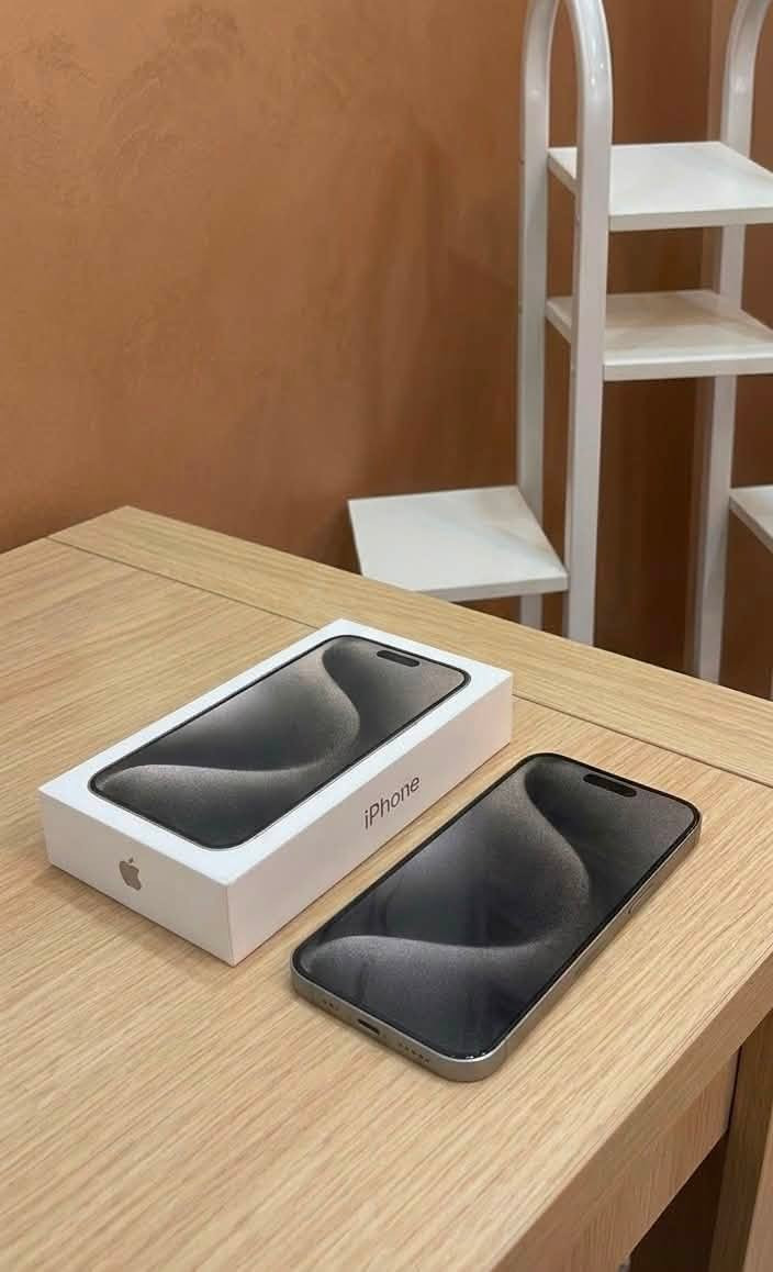 سلام عليكم iPhone 15 Pro max ضمان ماستر جهاز وتر بروف بحالة ممتازة  بطارية 85 السعر 1050 وبي مجال بسيط مكاني بغداد ***********
