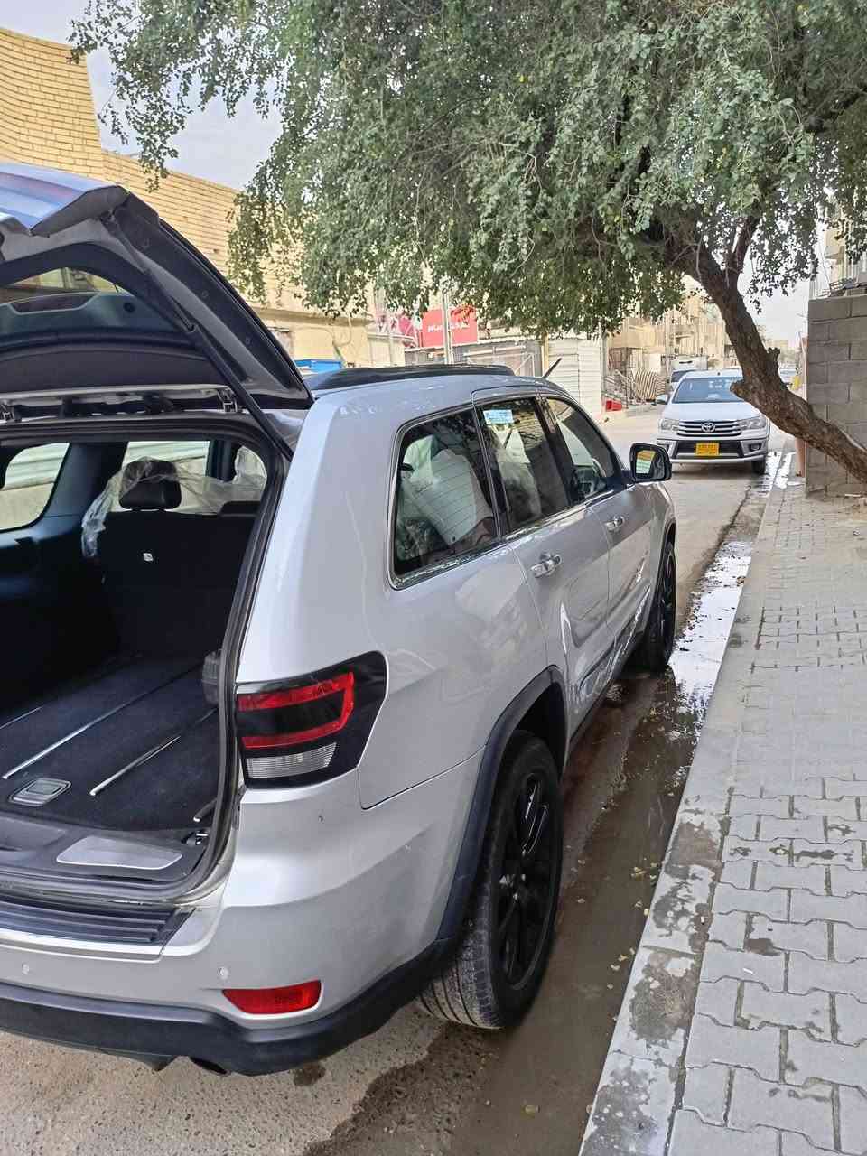 جراند شيروكي • ٢٠١١ • ضربه يمين