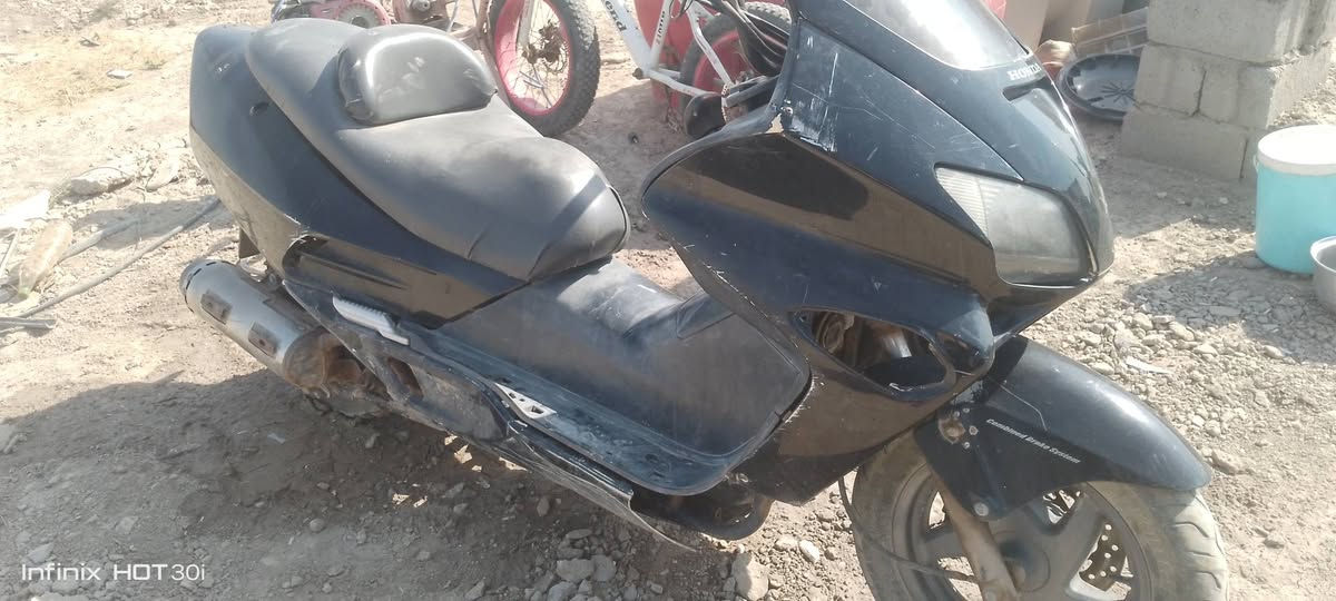 سلام عليكم  دراجه. فورزا 06 للبيع شغاله عوزه بس باتري  السعر  250 وبيها مجال
***********
***********

نص مكتوب في الصور:
- Infinix HOT 30i
