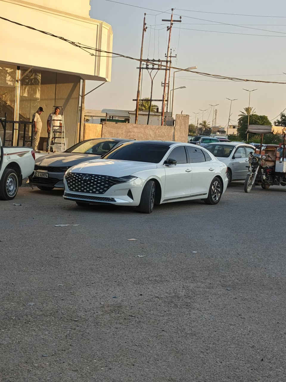 السلام عليكم اخوان السياره دخول جديد هونداي ازيرا كراندر 2023 هايبرد للبيع وارد خليجي السياره مكفوله بيه جامرلغ امامي رش فقط كل   نقص مابيه   جديده جداً ريحة الشركة بيها السياره مرقمه وجاهز 
ورقمها مميز 20194
المواصفات فول الفول شنو بالك موجود بيها ما عدا الفتحه والسياره غنيه عن التعريف لان هيه فخر الصناعه الكوريا  
1-كراسي جلد
2-كراسي كهرباء 
3-تدفأة وتبريد بالكشنات 
4-شاشة دجتل للرون 
5-شاشه لمس للتبريد والتحكم بالجام 
6- هاندبريك بصمه 
7- اناره جميع الالوان بالدشبول والشاشات 
8- سستم للصوت 
9- بصمه وتشغيل عن بعد 
10- كراسي خلفيه تدفأة 
11-صندوك بصمه 
12-بردات خلفيه 
13- خمس كامرات 
14- اوتو هولدللتوقف 
15- رادارات امامي وخلفي 
16- نقاط عمياء للجوانب 
17- حساسات امامي وخلفيه 
19- كامرات مع الاشاره من الجوانب في الدشبول 
20-انضمة قياده ذاتيه وتحديد مسار 
21-3 انضمة بالسياره للقياده الايكو والنورمال والسبورت السياره جداً سريعه واقتصاديه بالبانزين وتاخذ بانزين عادي مو محسن 
22-اشارة ترحيب عند الاقتراب من السياره 
23-لدات امامي وخلفي 
24-لايتات زنون اوتو 
25-اشاير بالشباك الامامي 
26- دبل صالصات خلفيه 
27-كروز سرعه 
28- السياره ماشيه 50ماشيه  
29-تبريد خلفي 
30- تنته كنتاره بيجي
31-اشاير بالمري 
32-مري شفط 
33-قفل جام مع ابواب بدكمه وحده لحماية الاطفال وما تنفتح اله انته تفتحها 
34- ويل كب كروم 
35-تحكم بالتبريد نضامين منفصل ومتصل 
36- عند تقفيل السياره الجام يصعد بالريموت 
37-الجامات الجانبيه دبل جامه لتقليل الضوضاء الخارجي في السياره
38-دشبول نيكل مع جلد 
39-محرك اربع سلندر مع منضومت الهايبرد ينطي عزم ومعدل كلش قوي 
40- شاحنة تلفون اوتو باور 
 مكان السياره ديالى دلي عباس  
رقم تليفون تصل ودلل ***********
 وموجود وتساب فيس
السعر راسل وبيك خير ودلل 
وصور لسياره كلش واضحات لافلاتر ولاسنابات وبيه صور اكثر من 70صوره للداخل ولخارج ولحد يدخلي ويكلي ممكن صور واضحه اكثر بعد

