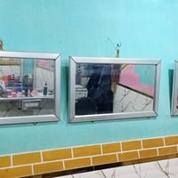 ميز حلاقة • مرايات • نضافة ٩٠٪