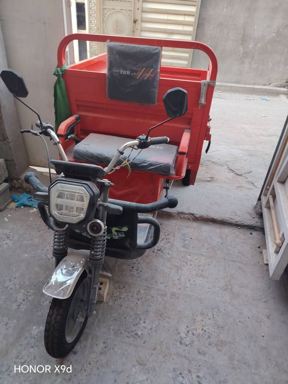 ستوتة للبيع موديل٢٠٢٦ عوزها بطاريات  السعر 900 فقط. العنوان بغداد دوانم البياع شارع أبو نزار الفرع المقابل لبيت ابوعمر الجنابي. واتساب   ***********11 و***********. ... سيد حسين الجزائري.

نص مكتوب في الصور:
- HONOR X9d