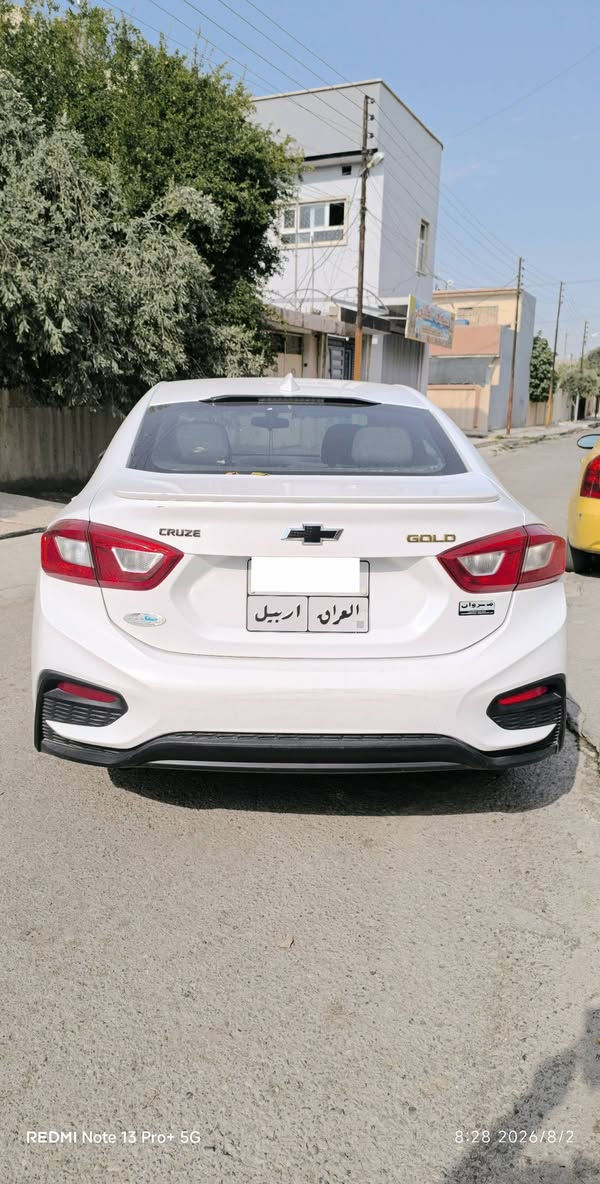#سيارة_للبيع #الموصل 🚗✨
شوفرليت كروز 2018 (Chevrolet Cruze LT) فصال سبورت (RS) وارد أمريكي - بيضاء ملكي.

للي يدور سيارة ناعمة، عزل توب، ومظهر رياضي مميز 

تفاصيل المواصفات:
• الحادث: بنيد وجاملغ أيسر خارجي (جهة السائق) مصلح نظيف  ، والدعامية تجارية مظهر سبورت (RS).

• المحرك: 1.4 لتر توربو (4 سلندر) .

• الإضافات: تشغيل بصمة، كاميرا خلفية عالية الدقة، تحكم ستيرن كامل، ومثبت سرعة.
مقاعد امامية هيترات
مقعد السايق تحكم كهربائي 

رقم السيارة اربيل 
تحويل مباشر 
📍 مكان التواجد: الموصل 
💵 السعر المطلوب: [  99 ورقة ] (وقابل للتفاوض البسيط مع الشراي الجاد).
📞 للاستفسار والتواصل، يرجى المراسلة على الخاص أو الاتصال مباشرة: [ *********** ])
