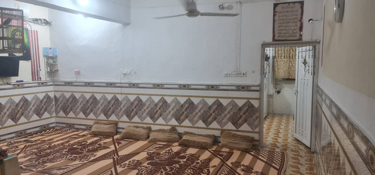 بيت للبيع منطقة ابو رمانه خلف مركز الشرطه المساحه ١٣٠ قاطين الأرضي صحيات حمام خارجي وداخلي واستقبال ومطبخ وصاله وغرفه . والقاط الثاني ٣ غرف . السعر ١١٠ اي استفسار الاتصال على هذا الرقم ***********
