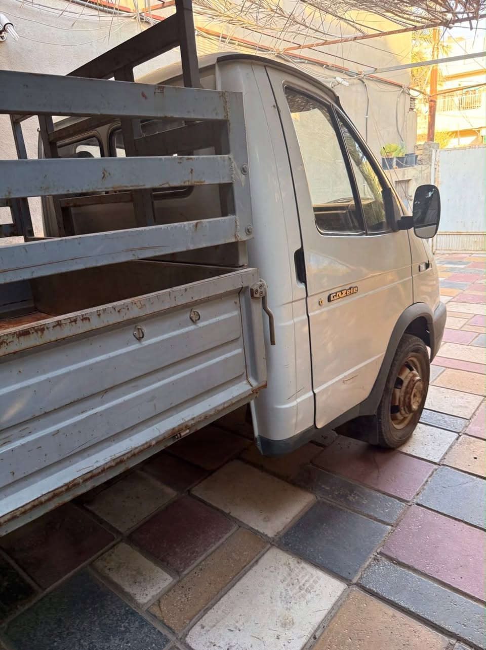 للبيع ٢٠١٢ صارلها ١٠ سنوات مضمومه بالبيت ***********
