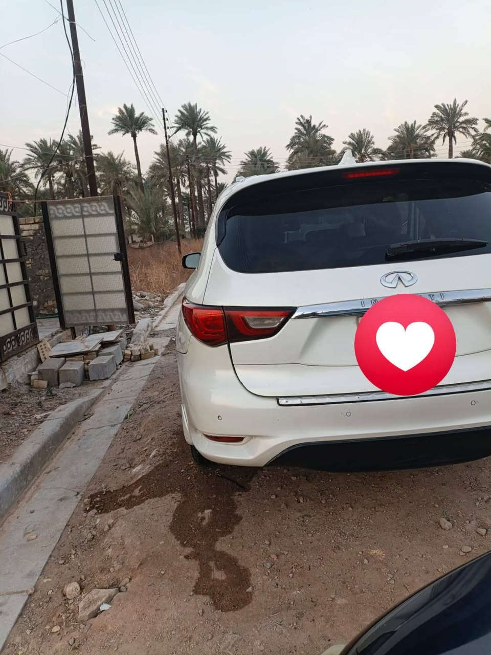 السلام عليكم ورحمة الله وبركاته
نيسان انفنتي QX60 V6 2017
رقم بغداد انكليزي تحويل مباشر 
بااسمي السيارة 
السيارة فول مواصفات لاكشري
تقرير السيارة مرفق مع الصور سرقة 
لا ضربة ولا اي شي 
بلعراق بيها دعامية وصبغ قطعتين كلير فقط 
سيارة كير محرك كلة كفالة  
سيارة مناقصها أي شي كلة ادامة جديدة أول ب أول 
للبيع او المراوس ***********
