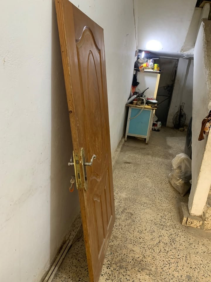 باب خشب • قفل ومفتاح • ٨٥×١٨٨