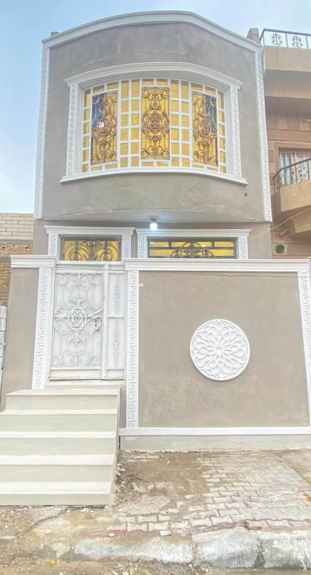 بيت للايجار مساحه80متر طابقين في الجبيله الطابق الارضي استقبال مطبخ حمامات الطابق الثاني غرفتين حمامات الاجار750
***********

