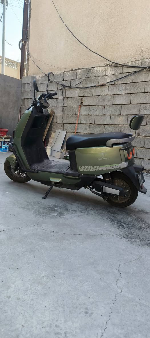 دراجة شحن ام عيون
الملف 1500 / بطاريات 6 / اقصى سرعه 54 / تمشيك 35km بالشحنه الوحده
كلشي مابيها استعمال خفيف دراجة كلش حلوه بس بيها كسر بالجاملغ الامامي بطاريتها عمرهن طويل لان بعده جديدة  
سعره 650 مكاني صليخ ال 600

خاص او واتساب ***********
