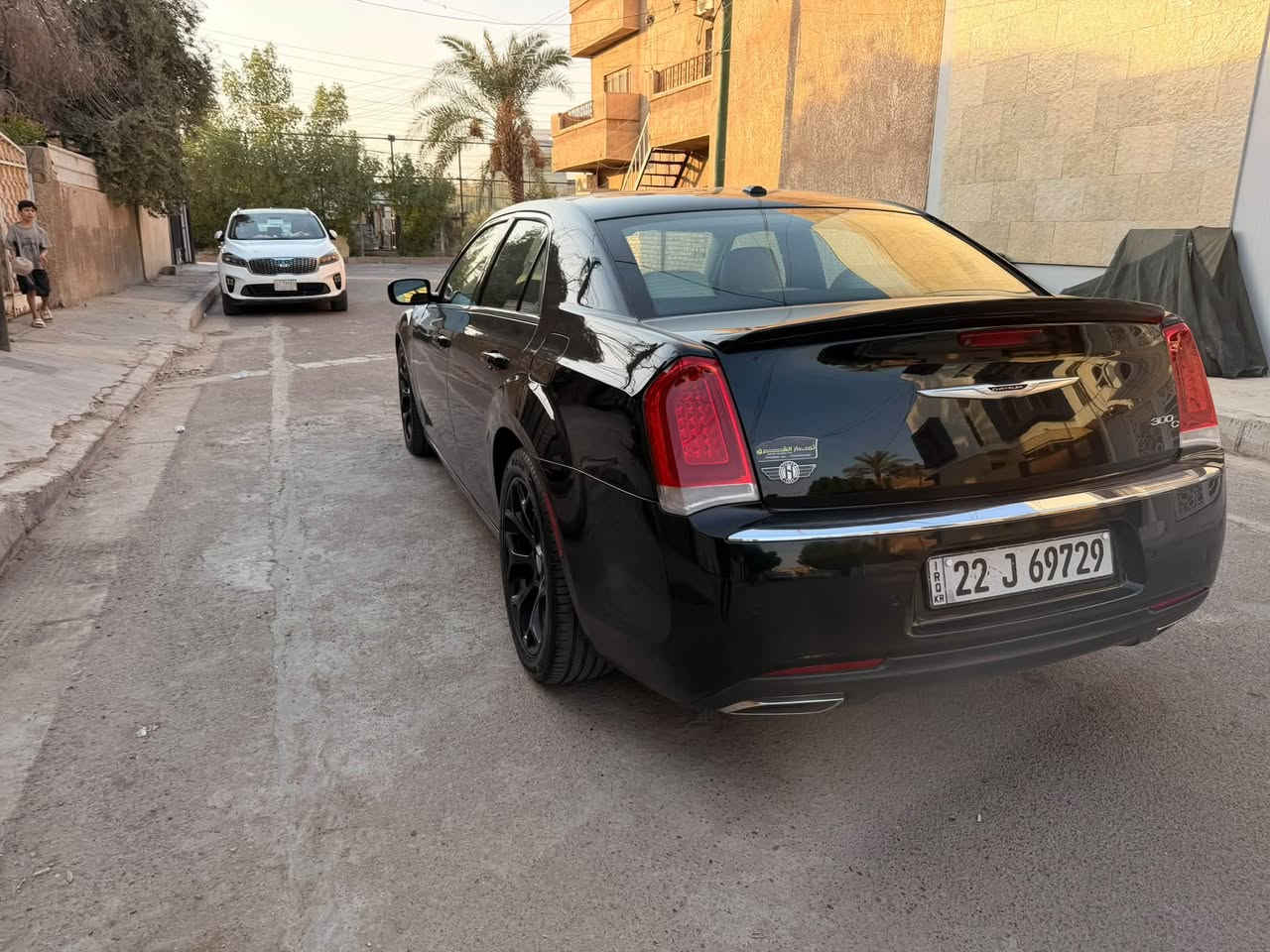اوباما c300 جديدة بمعنة
المحرك : V6 . 3.6L . 

 السياره كلين تايتل.طابة وتقريرها موجود فقط بارد مكانين بيهة 

المواصفات 

* پانوراما . . 
حساسات خلفية 

* حساسات امامية . 
ماشية ٥٨ الف ميل 

* مصابيح امامية زنون مع LED . 

* شاشه كبيرة مع نظام ملاحة نفكيشن GPS .

* سستم صوت الپاين مع سماعات بريميوم .

* مقصورة الركاب من الجلد

* مقاعد أمامية كهربائية عدد 2 .  . 
داخل جلد ابيض 
* تشغيل عن بعد . . 

* محدد سرعة . 

* تلفون بلوتوث .

* كاميرا خلفية . 

* مرايا متحسسة للاضاءة العالية .

* كير شفتر بالستيرن . 

* دخول ذكي (بصمة) . 
السعر ٢٣ الف دولار  ٢٣٠ ورقة  
للاستفسار سيف *********** مكاني بغداد شهداء البياع
