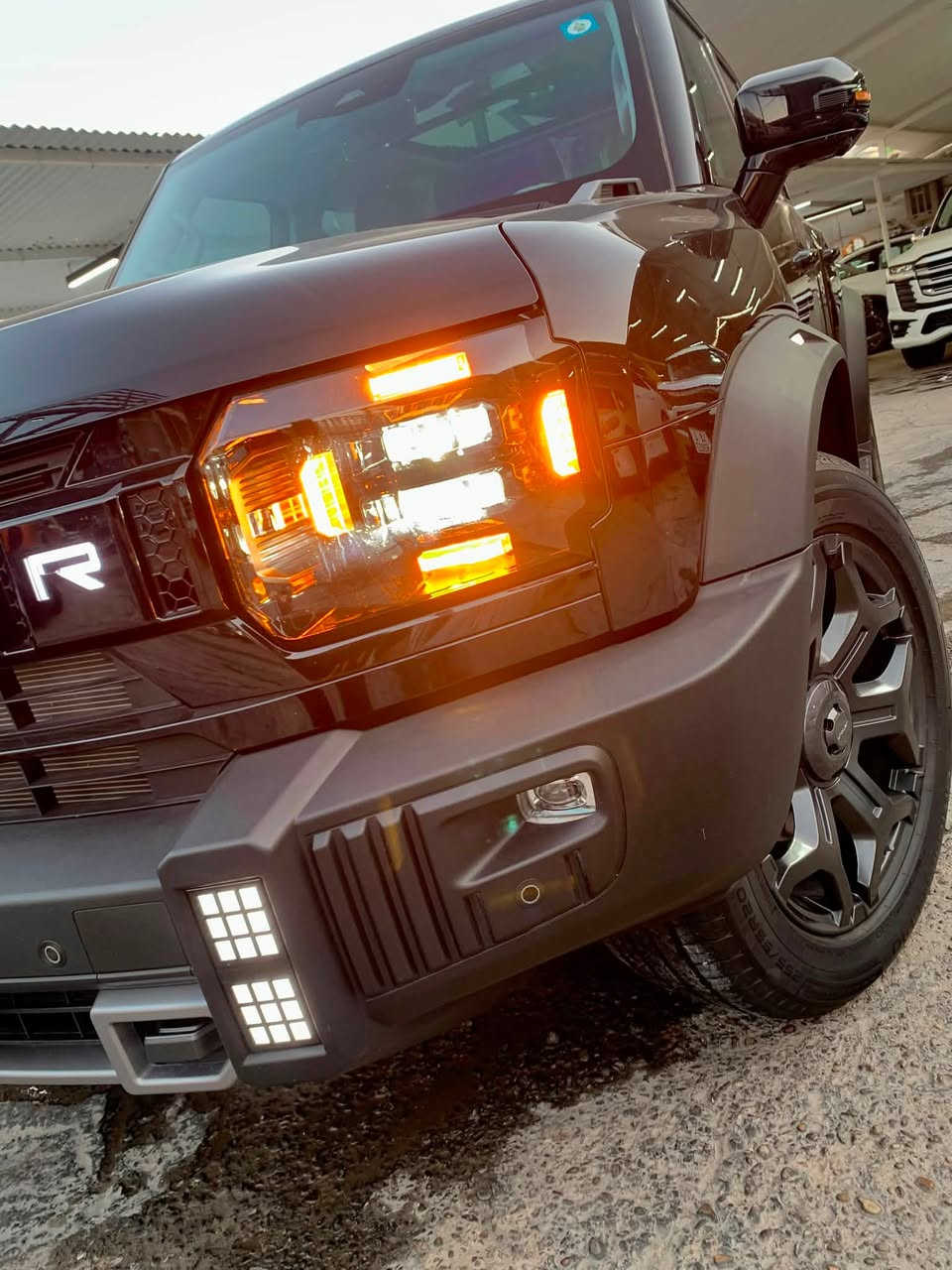 ⚜️ متوفر حاليا في معرض العماد ⚜️ 

جيتور T2 هايبرد بلگن PHEV🔌⚡️🔌
موديل 2026 
الممشى : 3800 كم فقط !!!

لمعرفة السعر علق بحرف او كلمة ..

✅ المواصفات :

الهايبرد القوي… التكنولوجيا المتقدمة… والراحة المطلقة!
• محرك 1.5 لتر تيربو + محرك كهربائي
• قوة إجمالية: 380 حصان
• العزم: 610 نيوتن.م
• ناقل حركة أوتوماتيكي مخصص لنظام الهايبرد 3DHT
• نظام الدفع: أمامي
• كاميرات محيطية 540 درجة
• مثبت سرعة ذكي متفاعل
• نظام التحذير عند مغادرة المسار
• نظام المساعدة للبقاء في المسار
• نظام التحذير من التصادم الأمامي والخلفي
• حساسات أمامية + خلفية
• نظام الكبح التلقائي للطوارئ
• نظام الكبح التلقائي عند الرجوع للخلف
• نظام الثبات الإلكتروني ESC
• نظام المكابح ABS
• فرامل يد إلكترونية مع AutoHold
• نظام مساعد لصعود المرتفعات
شاشة عدادات عملاقة 16.2 إنش
• شاشتان للترفيه والملاحة: 15.6 إنش + 10.25 إنش
• نظام صوتي فاخر SONY بـ 12 سماعة
• مقاعد أمامية كهربائية (تدفئة + تبريد)
• مقاعد من الجلد الفاخر
• شاحن لاسلكي
• إضاءة داخلية محيطية
• إضاءة خارجية LED بالكامل
• فتحة سقف بانورامية
• صندوق خلفي كهربائي
• نظام الدخول الذكي + تشغيل عن بعد
• أنماط قيادة متعددة ونظام توفير الطاقة
• فلتر هواء N95

🛠️ خاضعة لضمان هارلم 
العنوان: بغداد - البياع - الشارع الثاني
هاتف : ***********

#سيارات_للبيع #سيارات #جيتور
