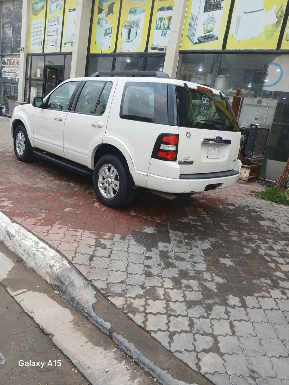 فورد اكس بلور 2010 خليجيه شركه نيفا تبريد ٣ قطع فتحه سقف كل شي شغال بيها مامتعوبه  السياره مكفوله حتى الدعاميات ماعدا طخه ستوته  مكان صبغ زغير  السياره جديده وجاهزه ماشيه  106  كلها جديده ونظيفه سعرها 125 او مراوس عادي للاستفسار وات ساب  بالرقم ***********  المكان بصره
