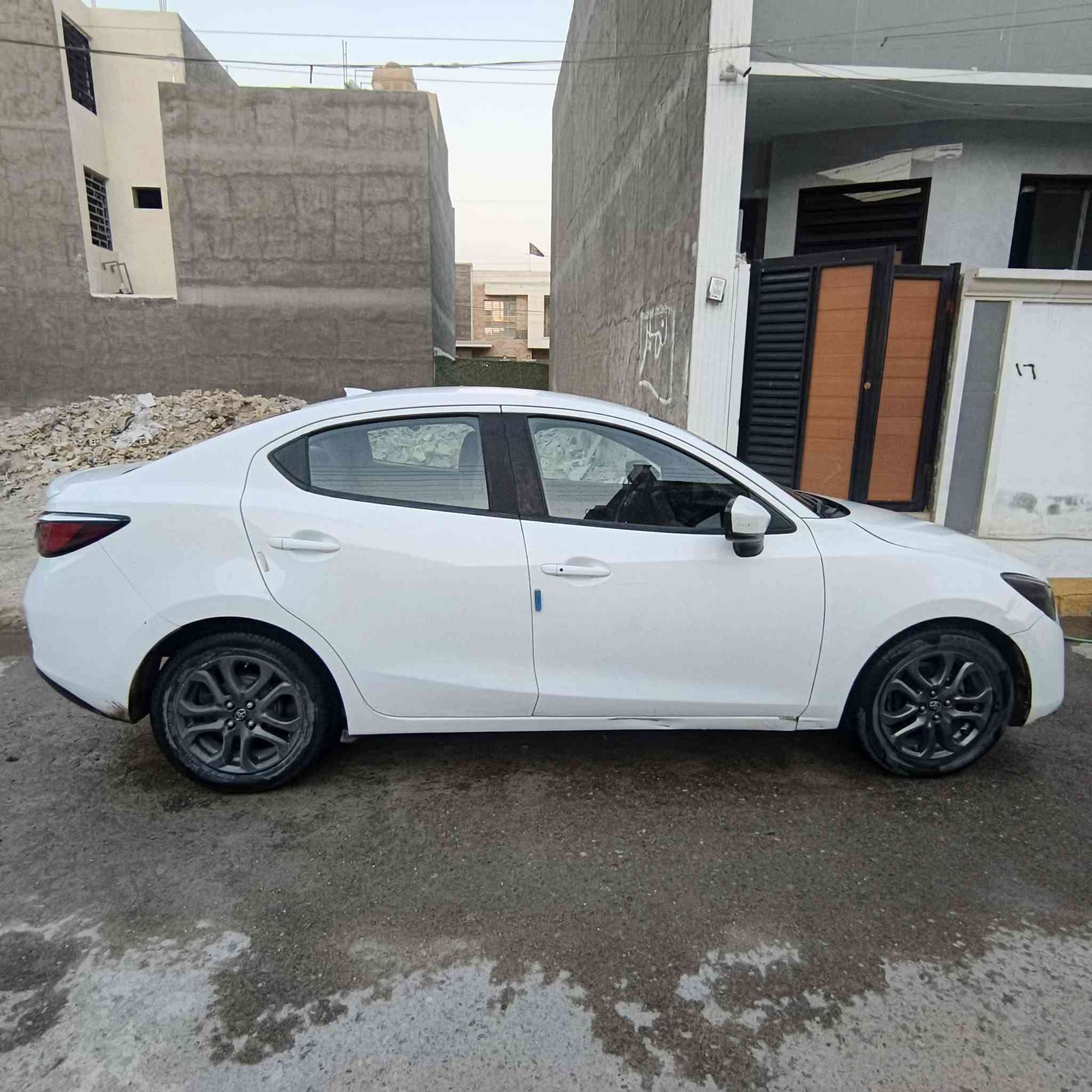 تيوتا يارس ia 2019
السعر 85 وبيها محال بسيط
وارد امريكي
بصمه 
تحكم استيرن
مثبت سرعه
شاشه 
كامره خلفيه
رادار امامي
اشاير بالمري
 كير نظام عادي واوتمكاتيك 
عادي 6 نمر
نظام سبورت
بيها نواقص رواجز وكمبريسر بي ضعف وصدرها نص عمر للاستفسار ***********
