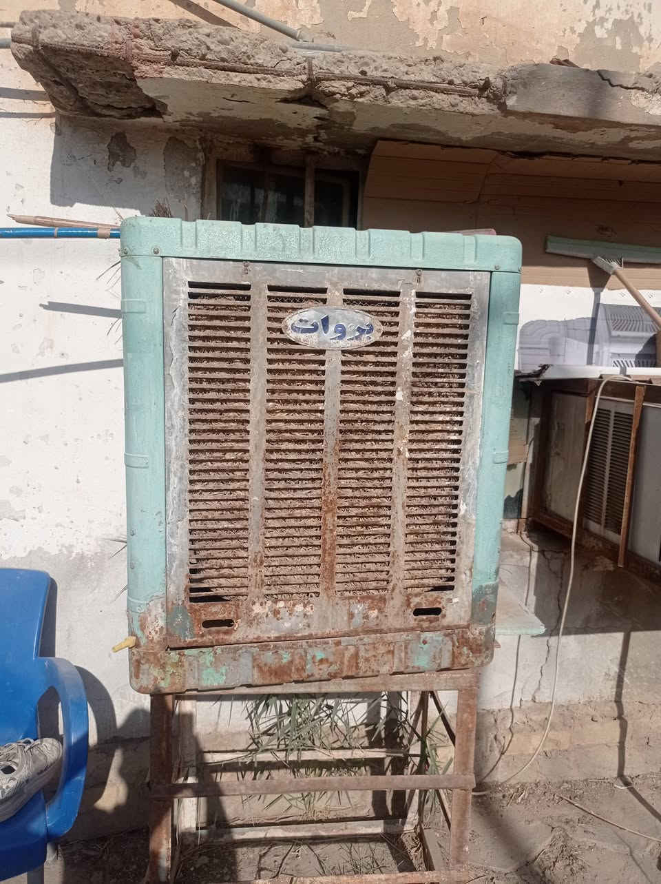 مبرد للبيع  نضيفه   سعرها 50بيها مجال مكاني حله شارع 60 مابيها خياس بس صبغها رايح 
***********
