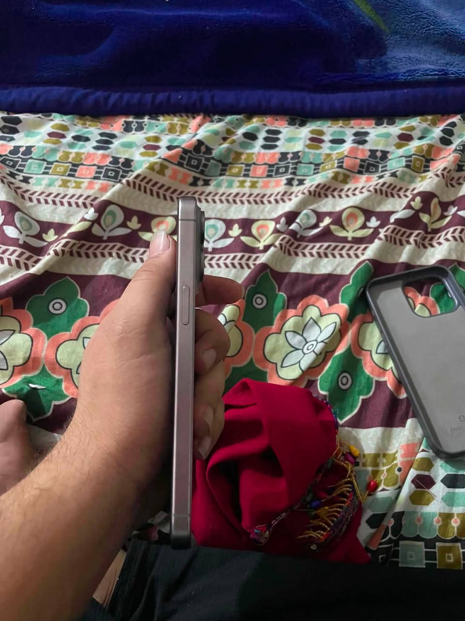 سلام عليكم آيفون 15برو ماكس شرق اوسط ضهر مفطور ومبدل شاشه سوفت أولد 120هرتز  شرط على ضمان انطيك جهاز مكاني بغداد حي جميله سعرها825 مجال الطيبين
***********
