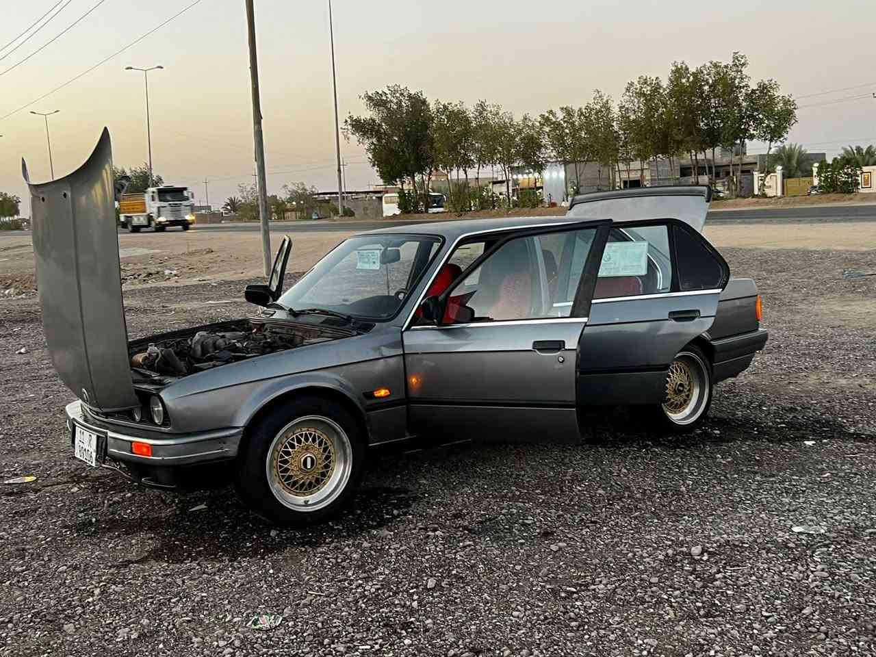 بي ام زعره حجم325i المرغوب مديل 1991رقم بغداد الدولي تحويل ثاني يوم سنويه 2031هزه جديده طخم تاير حداده كله جديد شاشه كير عادي كزوز رياضي محرك مفتوح 6سلندر توني شاده طخم ويل تبريد كامل وكلشي شغال بس ربط البوري من بدلت محرك ما ربطوه لايت زنون السعر 35وبيها مجال المكان بصره الدير ***********.....
