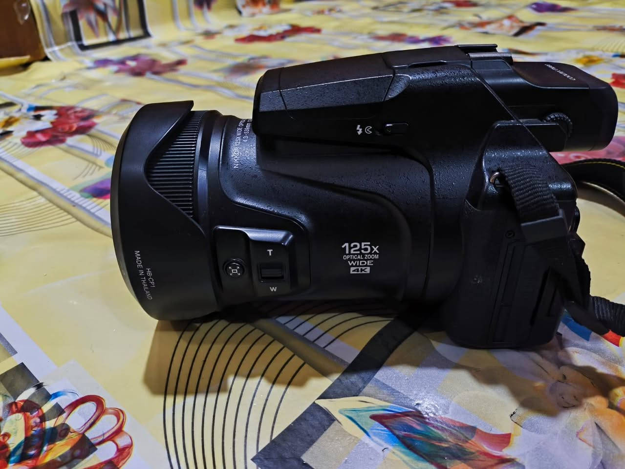 ي Nikon COOLPIX P1000دقة التصوير: 16 ميغابكسل.
زوم بصري: 125x (من 24mm إلى 3000mm مكافئ).
زوم رقمي: حتى 4x إضافي.
فتحة العدسة: f/2.8 – f/8.
مستشعر: CMOS قياس 1/2.3 إنش.
تصوير فيديو: 4K UHD.
شاشة متحركة قياس 3.2 إنش.
معين منظر إلكتروني OLED.
مثبت اهتزاز بصري (VR).
يدعم تصوير RAW.
يدعم Wi-Fi وBluetooth عبر SnapBridge.

مكلف بنشر   رقم صاحب الكامره

***********
