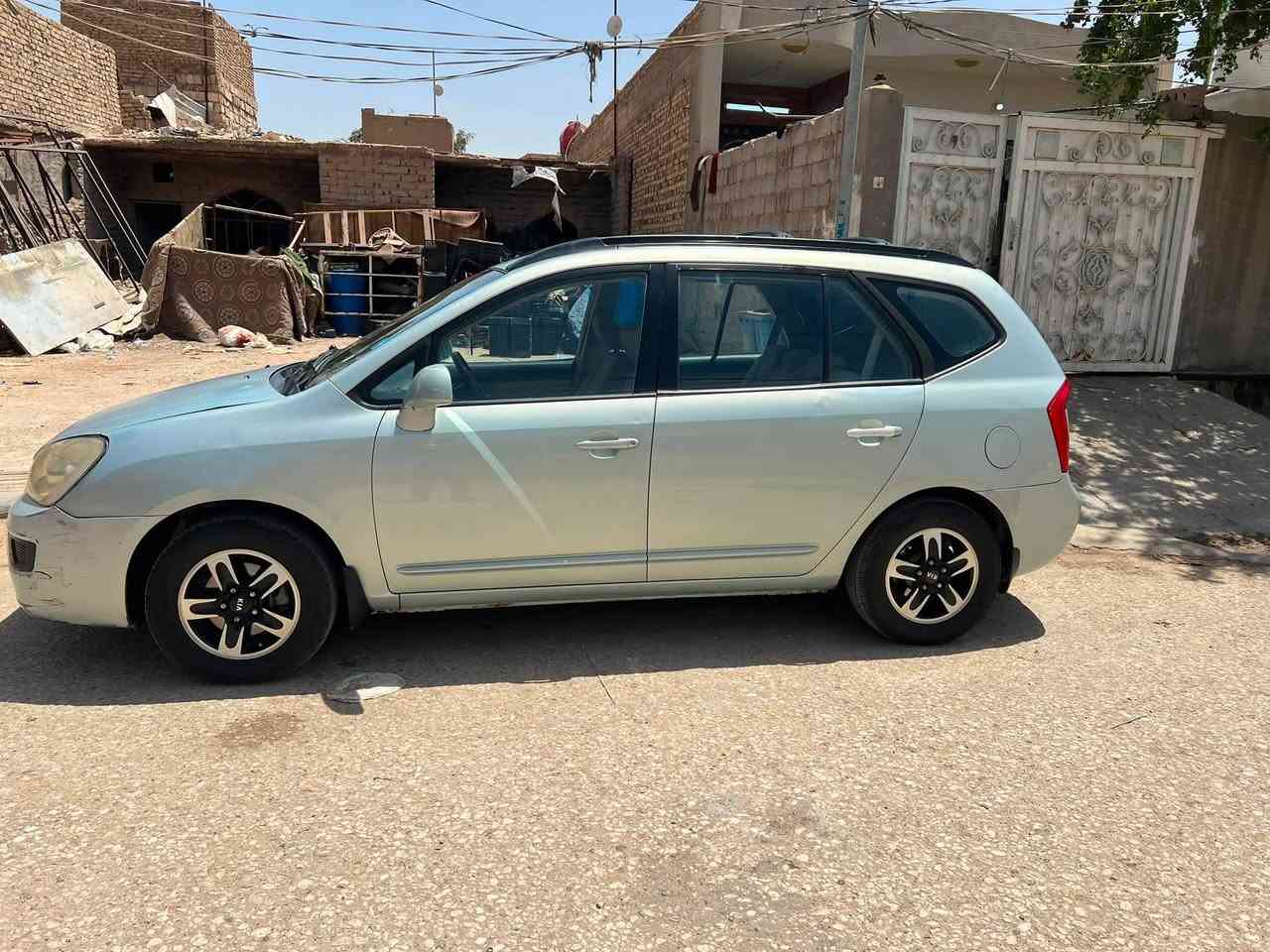 سلام عليكم البيع فقط بدون مراوس سياره كيه كارنز 2007خليجي كير عادي 7راكب محرك تخم تاير  حداديه كله جديد سياره بيه جرد بصيط رقم مثنئ مميز بسمي تحويل مباشر  مكاني كربلاء المقدسه سعر 85بيه مجال ***********
