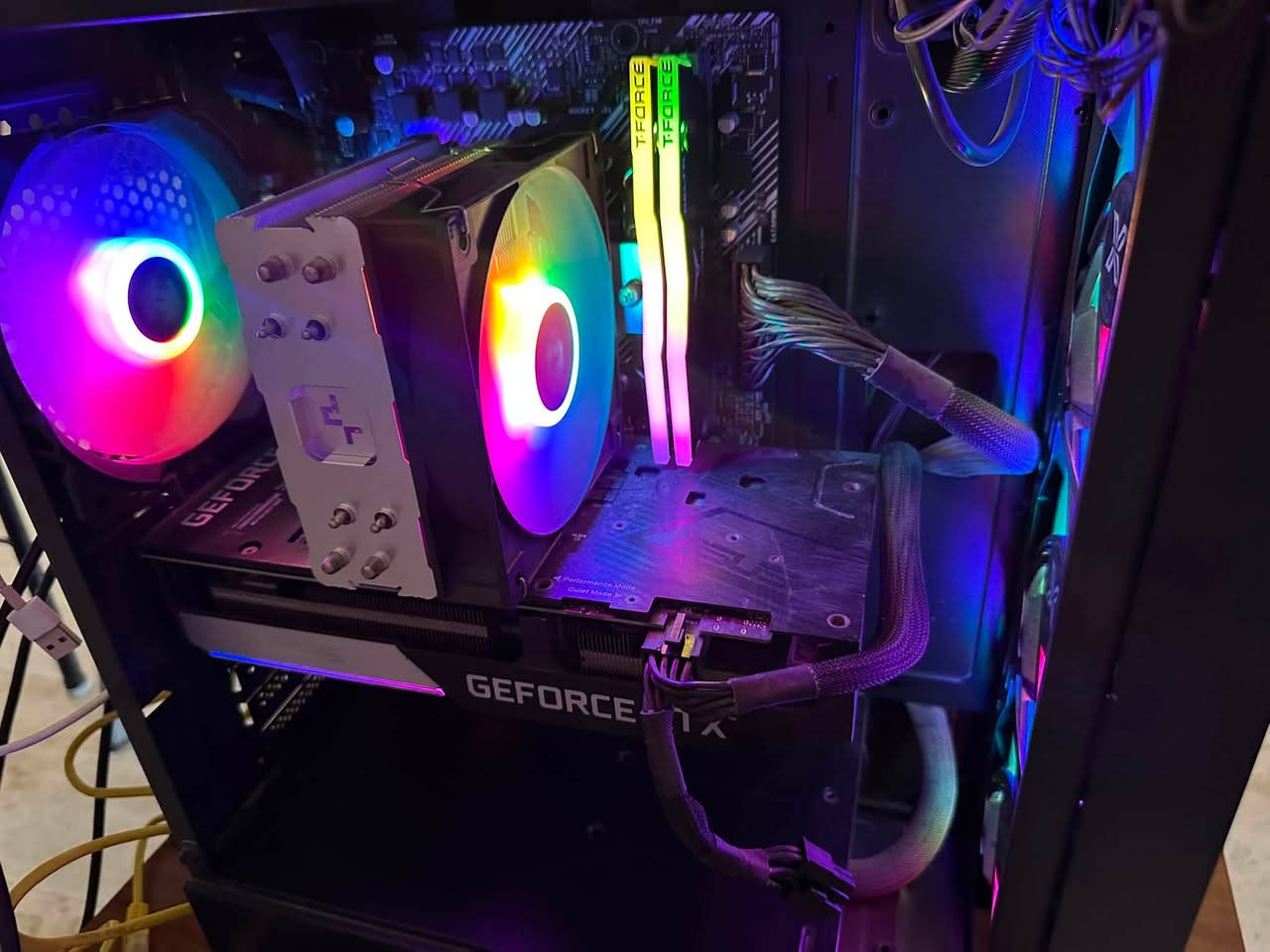تجميعة للبيع كيس و شاشة
مواصفات:
motherboard: asus b450m-k ll
cpu: r5 5500
gpu: asus 3060 ti 
ram: 16 t-force 3600hz ddr4
psu: 650 watt corsair
مبرد هوائي 
storge: 1t wd blue
 
شباب التجميعه كلها براندات حلوه و كلش زينه و استخدام 4 اشهر سبب البيع غير متفرغ الها بسبب العمل 

الشاشة 
operator 180 hz  24 

السعر: 1250 بيها مجال بسيط اذا شراي 
و ما عندي توصيل ابدا و ما اراوس 

*********** واتساب
