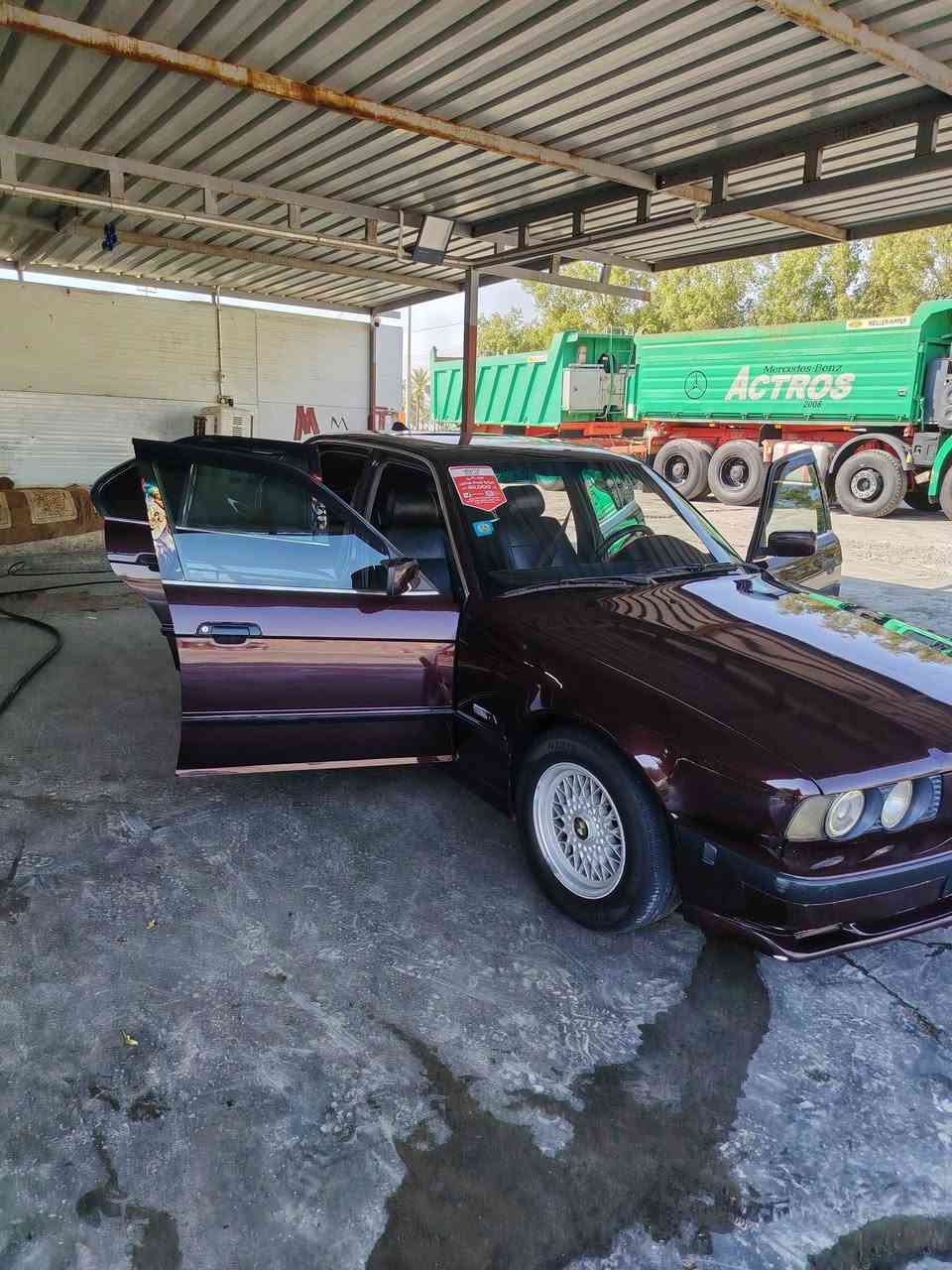 السلام عليكم 
bmwموديل 94
نضيفه اسياره مصبوغه عام الجماليه 
محرك مسكر فانوس المرغوب كير خير من الله 
منضومه بانزين جديده 
حداديه جديده 
منضومه زنون عالي 
تبريد شغال 
بك لايتات جدد
ويل خليه
بيه رصعات اباب السايق والخلفي مابينات 
اسياره بسمي تحويل ثاني يوم 
70 وبيه مجال لطيبين 
مراوس اراوس 
تلفون ***********
متواجد ع فيس
حله قرب سيطره الاثار
