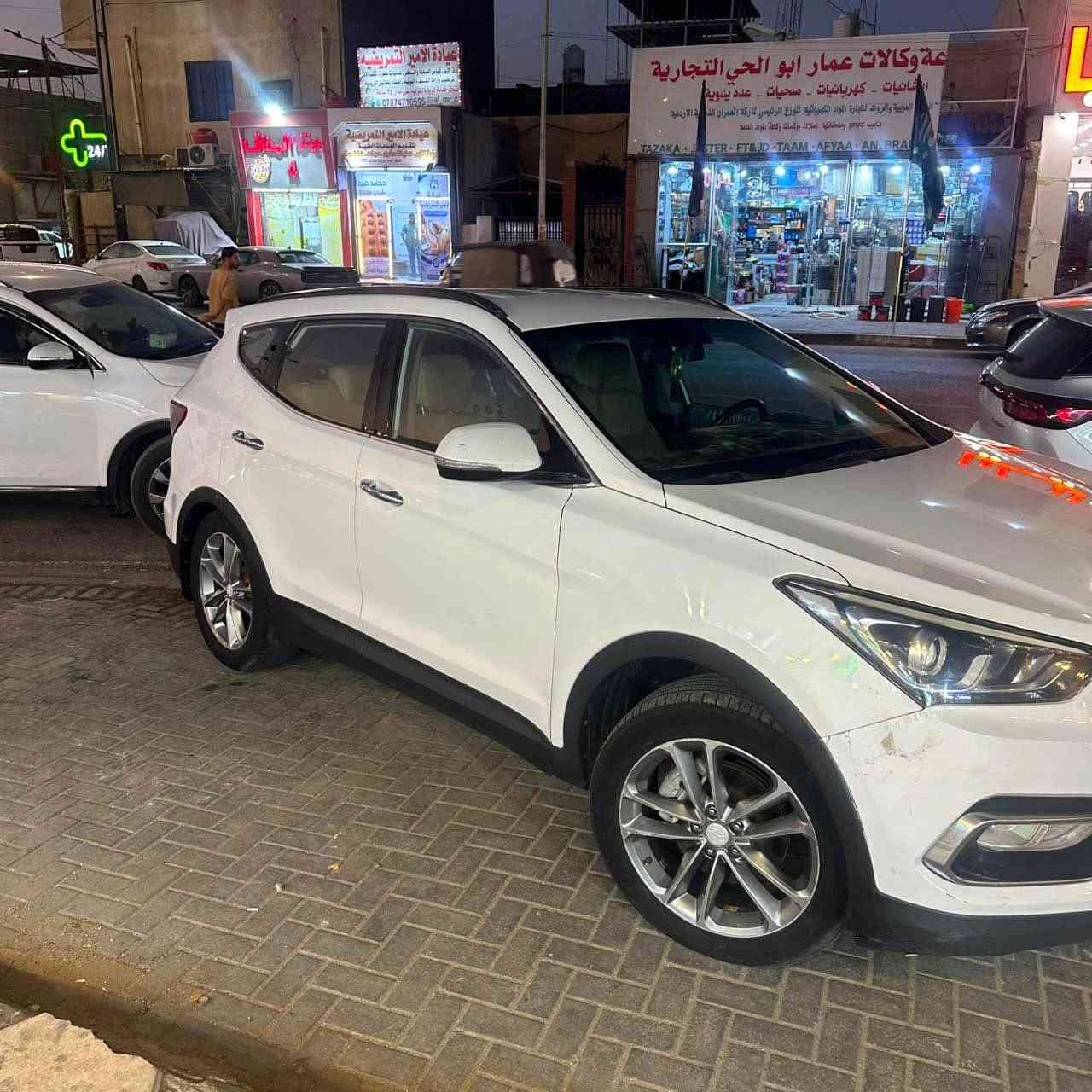 السلام عليكم سنتافي ٢٠١٦ خليجي 
سنوريه جديده ٢٠٣٠ باسمي تريد وكاله تريد تحويل 
٤ سلندر 
مكينه مفتوحه 
٧ راكب 
٣ قطع تبريد 
السياره بيهه بارد بالباب 
وجاملغ مبدل امامي 
ماشيه ١٤٥ الف 
السعر ١٦٥ وبي مجال بسيط 
البصره المعقل 
*********** البصرة, العراق
