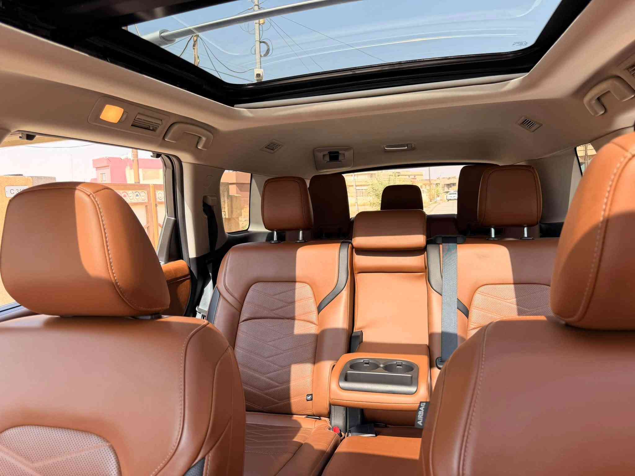 السلام عليكم
Nissan pathfinder platinum 2024

اللون : سمنتي 

الحادث : قطعة واحدة بونيد مبدل نفس اللون من الشركة فقط بدون ارباك ، بدون صبغ ، بدون 

عدد الاميال : 21000 kilometers

المكان : اربيل / الموصل

المحرك : cylinders 6  3.5 L

المواصفات : 

* قوة 284 حصان / عزم دوران 259 رطل-قدم

* ناقل حركة أوتوماتيكي 9 سرعات

* نظام المساعدة على صعود المرتفعات

* عجلات ألمنيوم رياضية قياس 20 بوصة بتشطيب آلي

* إطارات لجميع المواسم بمقاس P255/50R20

* فتحة سقف بانورامية

* باب خلفي كهربائي يعمل بدون استخدام اليدين مع مستشعر للحركة

* مرايا خارجية قابلة للطي كهربائياً

* مرايا خارجية قابلة للإمالة إلى الأسفل عند الرجوع للخلف

* تطعيمات جانبية خارجية من الكروم

* ماسحات زجاج أمامي مستشعرة للمطر

* مصابيح أمامية LED مع مصابيح نهارية LED

* مصابيح أمامية ذكية تعمل تلقائياً

* مقاعد أمامية مدفأة ومهوّاة

* مقاعد الصف الثاني الخارجية مدفأة

* عمود توجيه قابل للتعديل كهربائياً في الارتفاع والعمق

* ذاكرة لوضعية:

    * مقعد السائق

    * عجلة القيادة

    * المرايا الخارجية

* إضاءة داخلية محيطية

* لوحة عدادات رقمية بالكامل قياس 12.3 بوصة

* شاشة عرض المعلومات على الزجاج الأمامي (Head-Up Display)

* شاشة NissanConnect تعمل باللمس قياس 9 بوصات

* نظام ملاحة مدمج مع خدمة المعلومات المرورية المميزة

* Apple CarPlay لاسلكي

* Android Auto

* شاحن لاسلكي للهاتف

* نظام صوتي فاخر من Bose

* نظام صوتي مكوّن من 13 مكبراً، بما في ذلك مكبرا صوت مزدوجا المحرك

* 4 منافذ USB-A + منفذا USB-C

* نقطة اتصال Wi-Fi

* نظام ProPILOT Assist مع Navi-link

* نظام تثبيت السرعة الذكي

* نظام التحذير الذكي من الاصطدام الأمامي

* نظام الكبح التلقائي في حالات الطوارئ مع اكتشاف المشاة

* نظام التدخل الذكي للمحافظة على المسار

* نظام التدخل الذكي في النقطة العمياء

* نظام التحذير من النقطة العمياء

* نظام التنبيه من حركة المرور الخلفية

* شاشة الرؤية الشاملة الذكية (كاميرا 360 درجة)

* حساسات ركن أمامية وخلفية

* نظام الكبح التلقائي عند الرجوع للخلف

* نظام التعرف على إشارات المرور

* نظام المساعدة على الضوء العالي

* نظام التنبيه الذكي للسائق

* نظام تثبيت المكابح تلقائياً عند التوقف (Automatic Brake Hold)

* نظام التحكم في تمايل المقطورة

* مصابيح ضباب
رقم الشاصي : 5N1DR3DG0RC254783
رقم التواصل : *********** 

السعر : 345$ وبيها مجال للجادين
