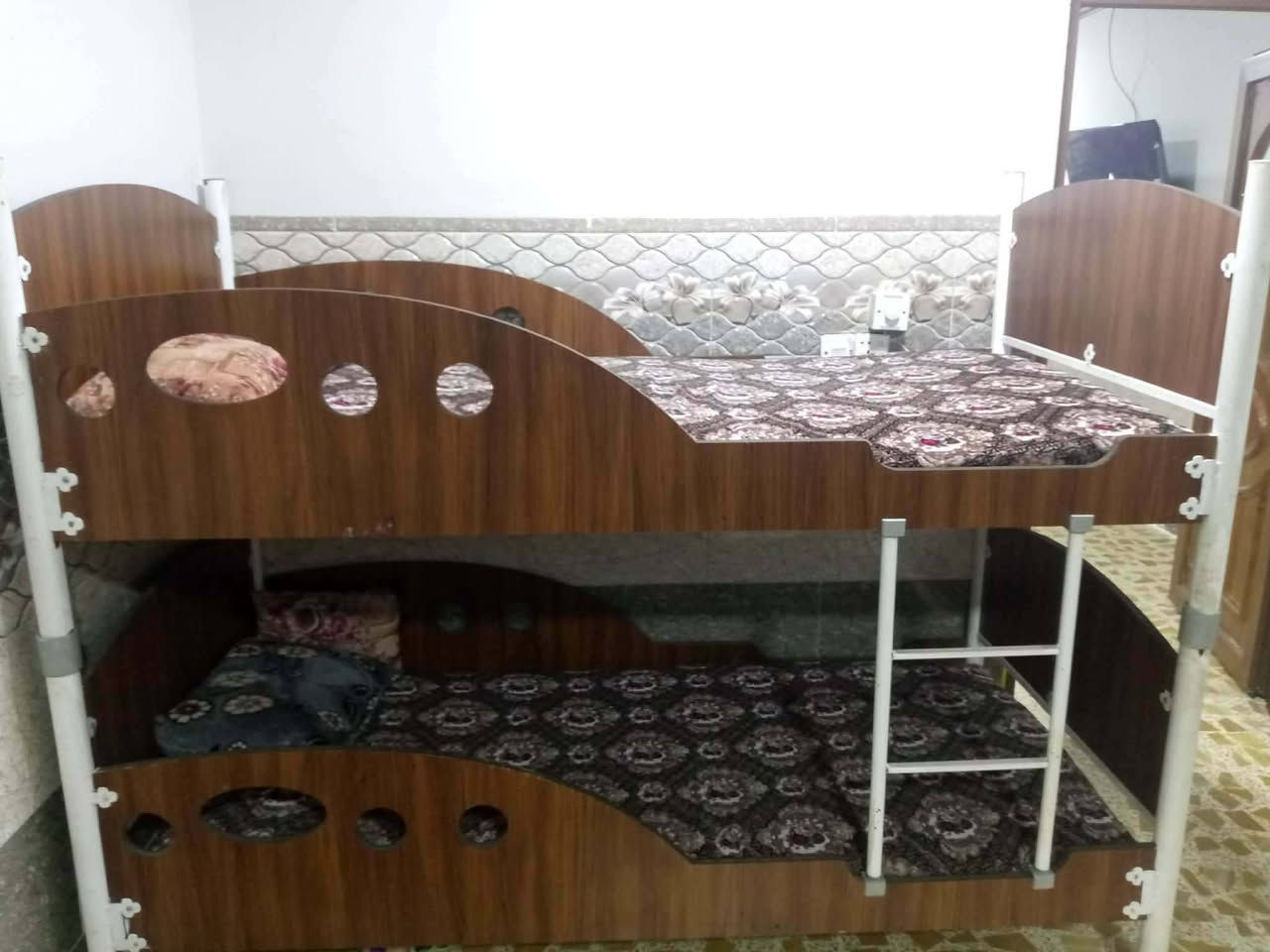 لبيع سعر100رقم ***********
