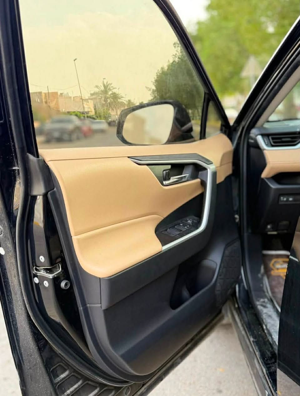 السلام عليكم
راف فور موديل ٢٠٢٢ هايبرد xle

ماشية ٢٢ الف ميل 

السونار مرفق مع الصور 

الحادث بسيط كما موضح بالصور 

بدون صبغ فقط دعامية 

التبريد على وضع الشركة 

مرقم بغداد باسمي تحويل مباشر للمشتري 

للتواصل ***********
السعر ٢٠٥ ورقة
