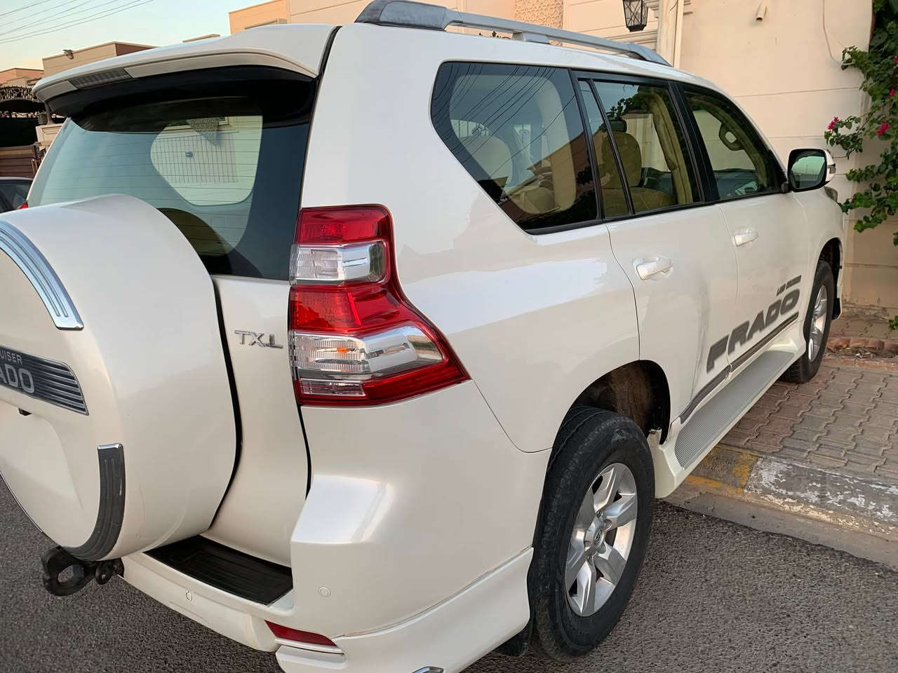 برادو موديل 15 شركة جيهان TXL
رقم اربيل 
محرك 4 ما مفتوح 
ثلاجة كامرة
فور ويل حساسات
7 راكب 3 قطع تبريد
سبير تعليك
كفالة عامة 
ماشية 185
مكان السيارة تكريت

للاستفسار ***********
